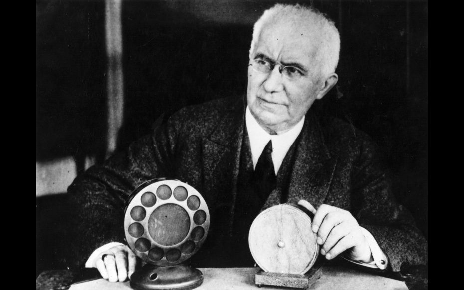 Резултат с изображение за „Емил Берлинер създава микрофона.“