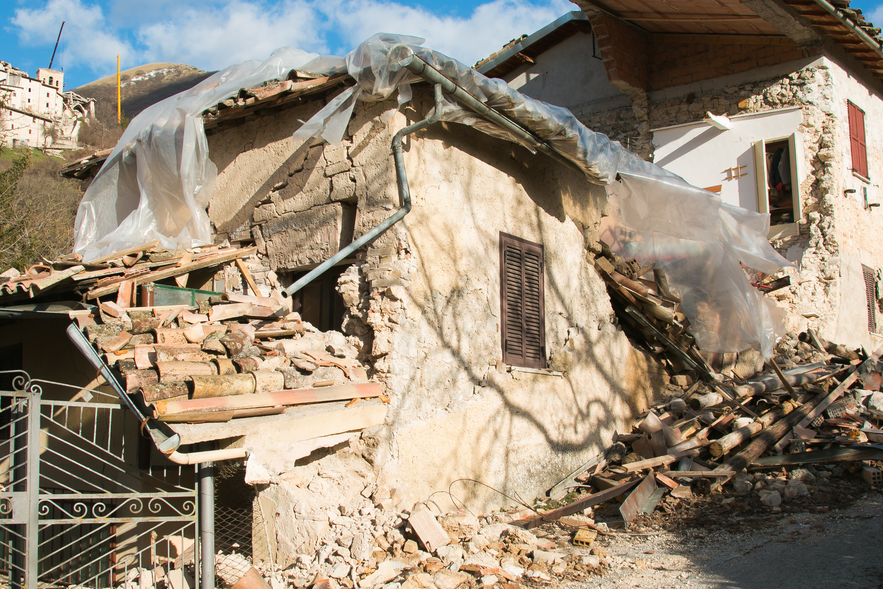 Земетресението в Свищов причини разрушения и взе десетки човешки жертви