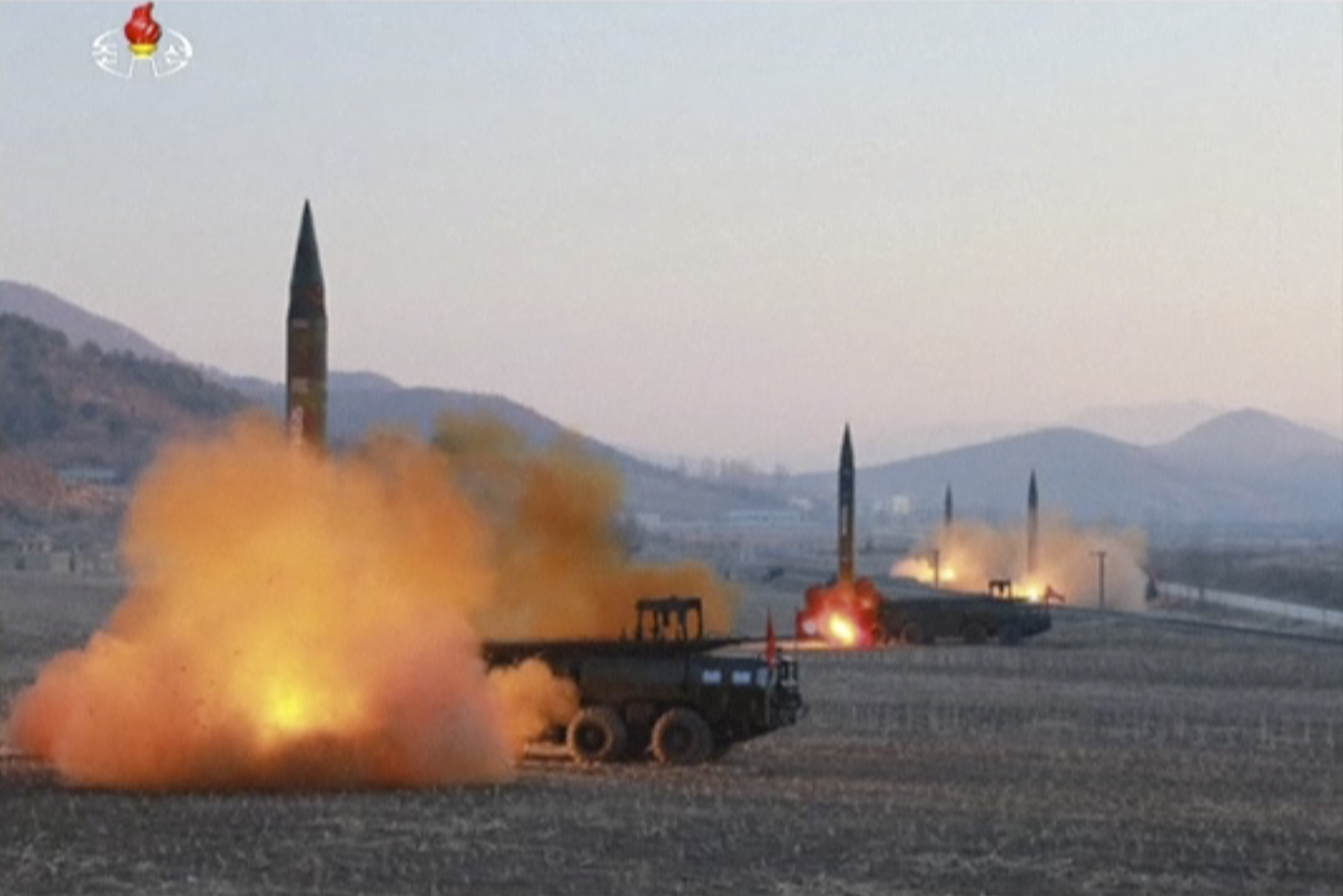 Северна Корея разпространи снимка от изстрелването на четирите балистични ракети на 6 март 2017