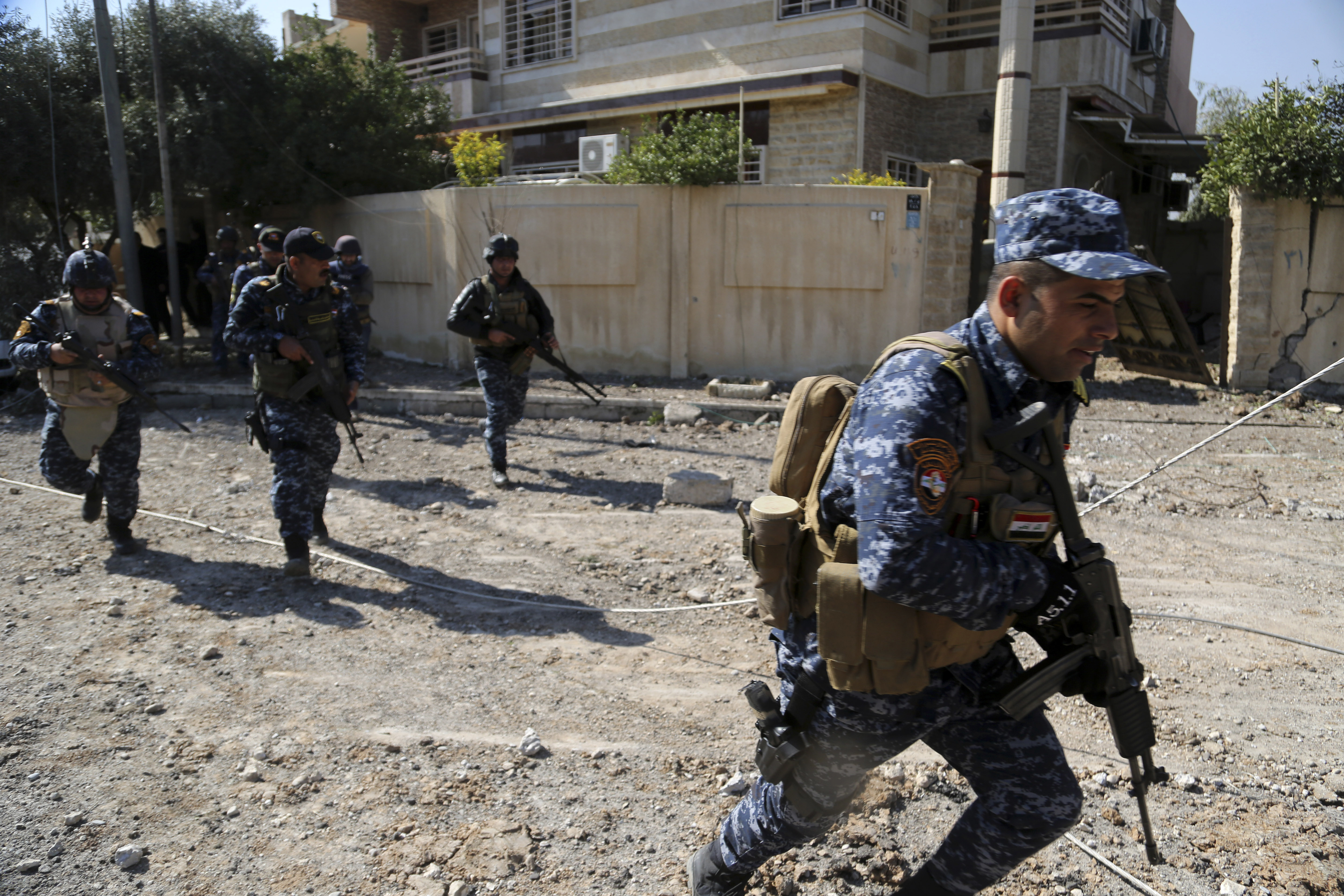 Още в понеделник иракските сили напредваха трудно в западен Мосул