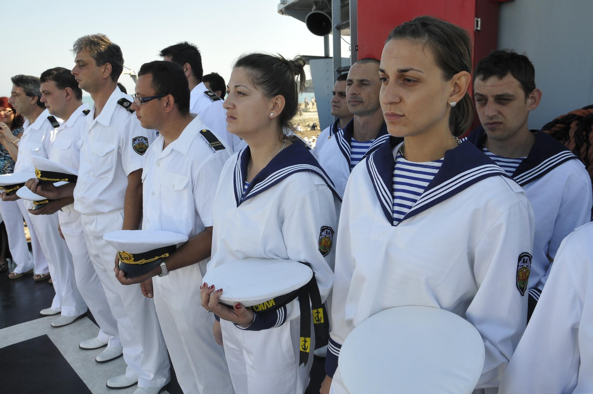 Жени на служба във Военноморските сили