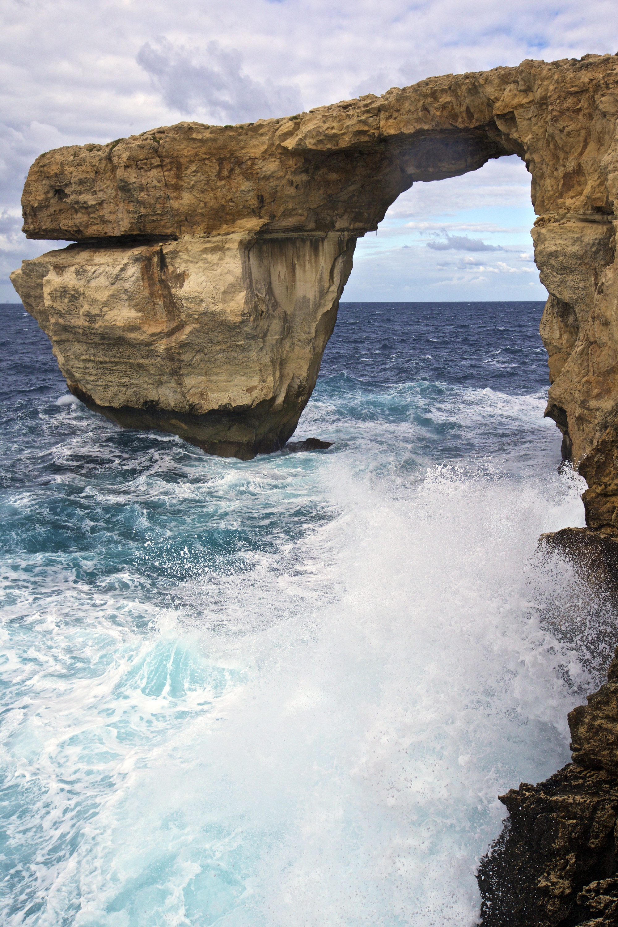 Прочутата скална арка в Малта се срути в морето (Снимки)