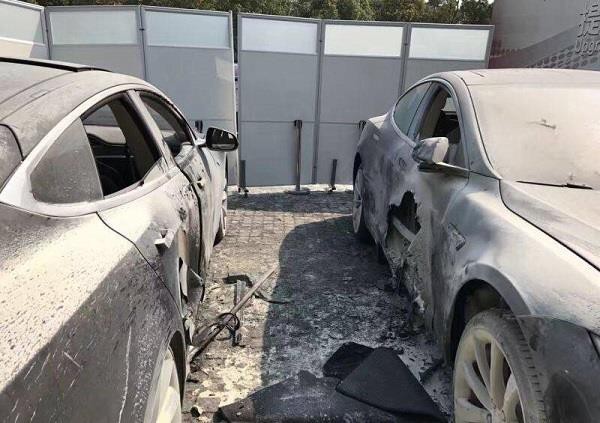 2 автомобила на Tesla се самозапалиха