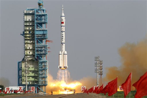 Китай разработва нов космически кораб, с който да изпрати човек на Луната