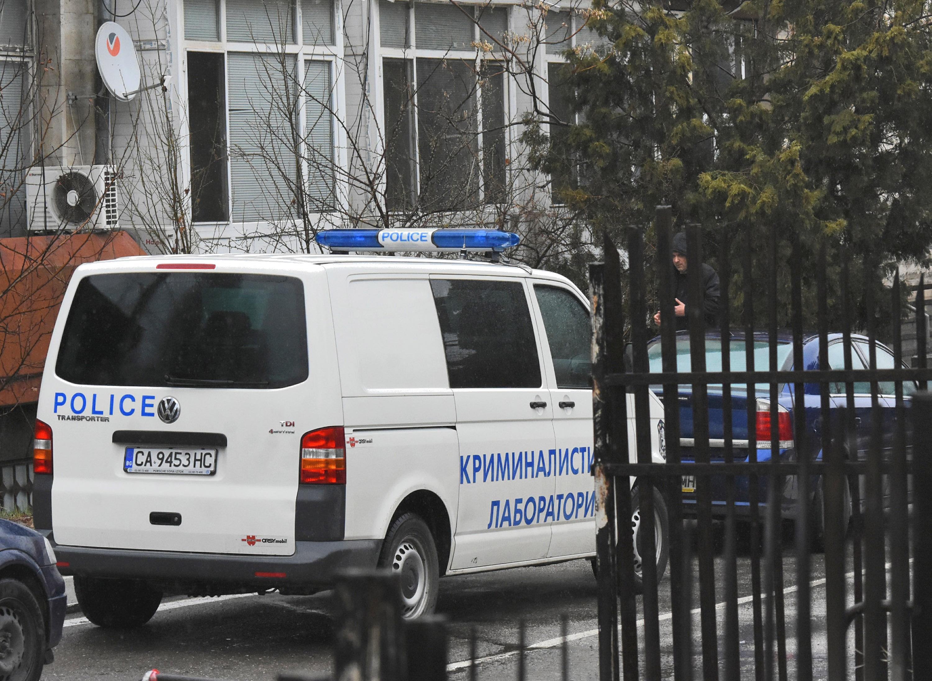Пътен полицай се простреля в административната сграда на КАТ