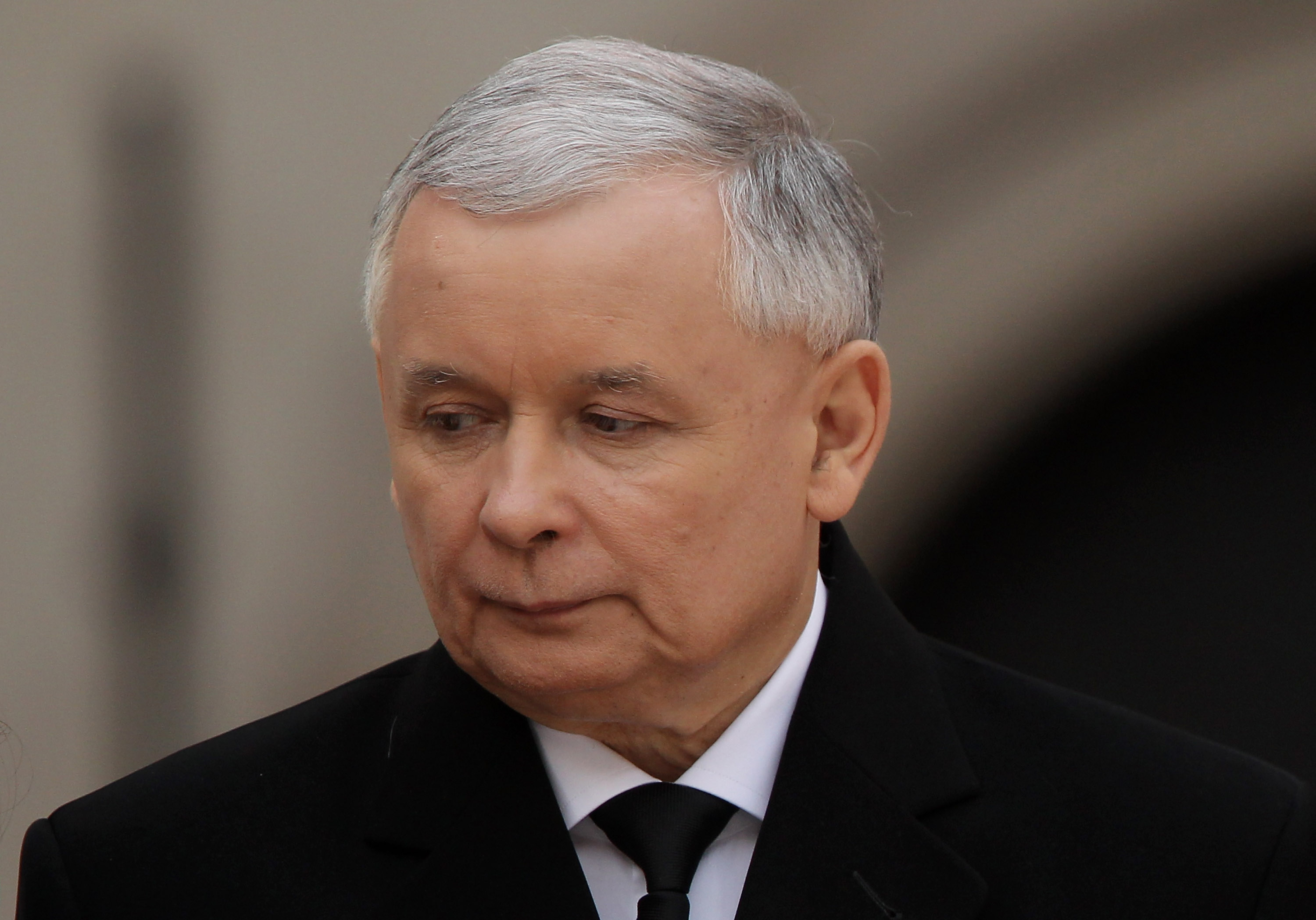 Ярослав Качински каза, че тленните останки на загинали му брат президент ще бъдат изследвани