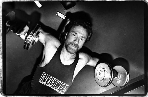 Актьорът и до днес не спира да тренира, отдавайки на спорта дължимото за това, че успява да се освободи от срамежливостта си