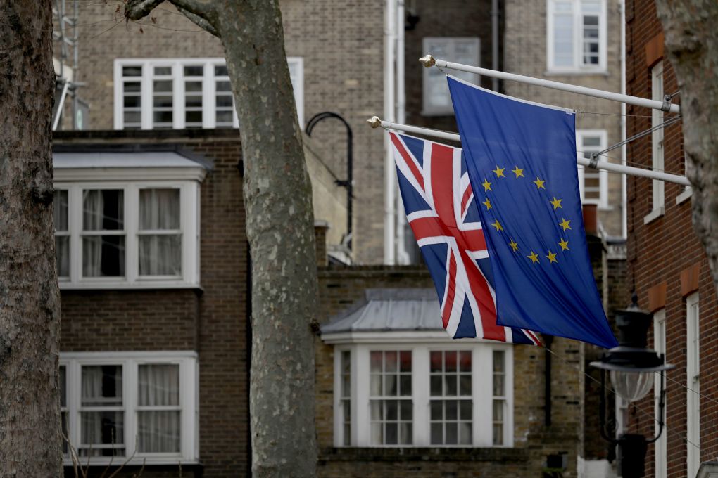 Очаква се Великобритания да напусне ЕС през март 2019 г.