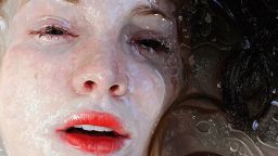 Между абстракцията и реализма - живописта на Алиса Монкс