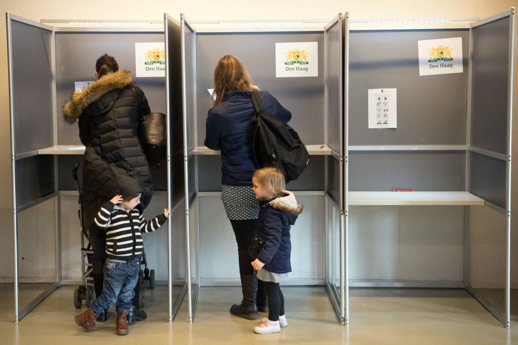 Холандците гласуваха на парламентарни избори