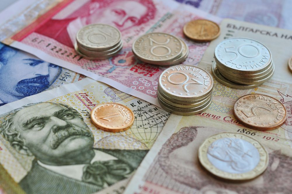 Измамникът поискал от продавачката уедряване на дребни банкноти от по 2 и 5 лева