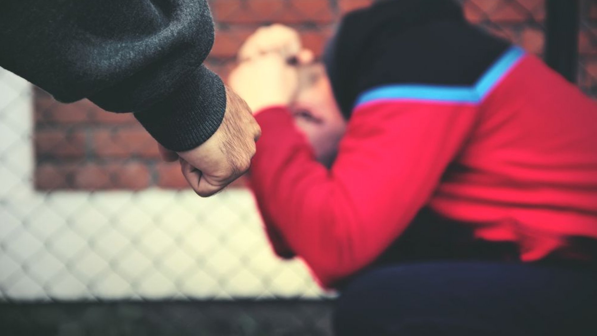 Дванайсетокласник от Софийската духовна семинария Св Иван Рилски бе брутално