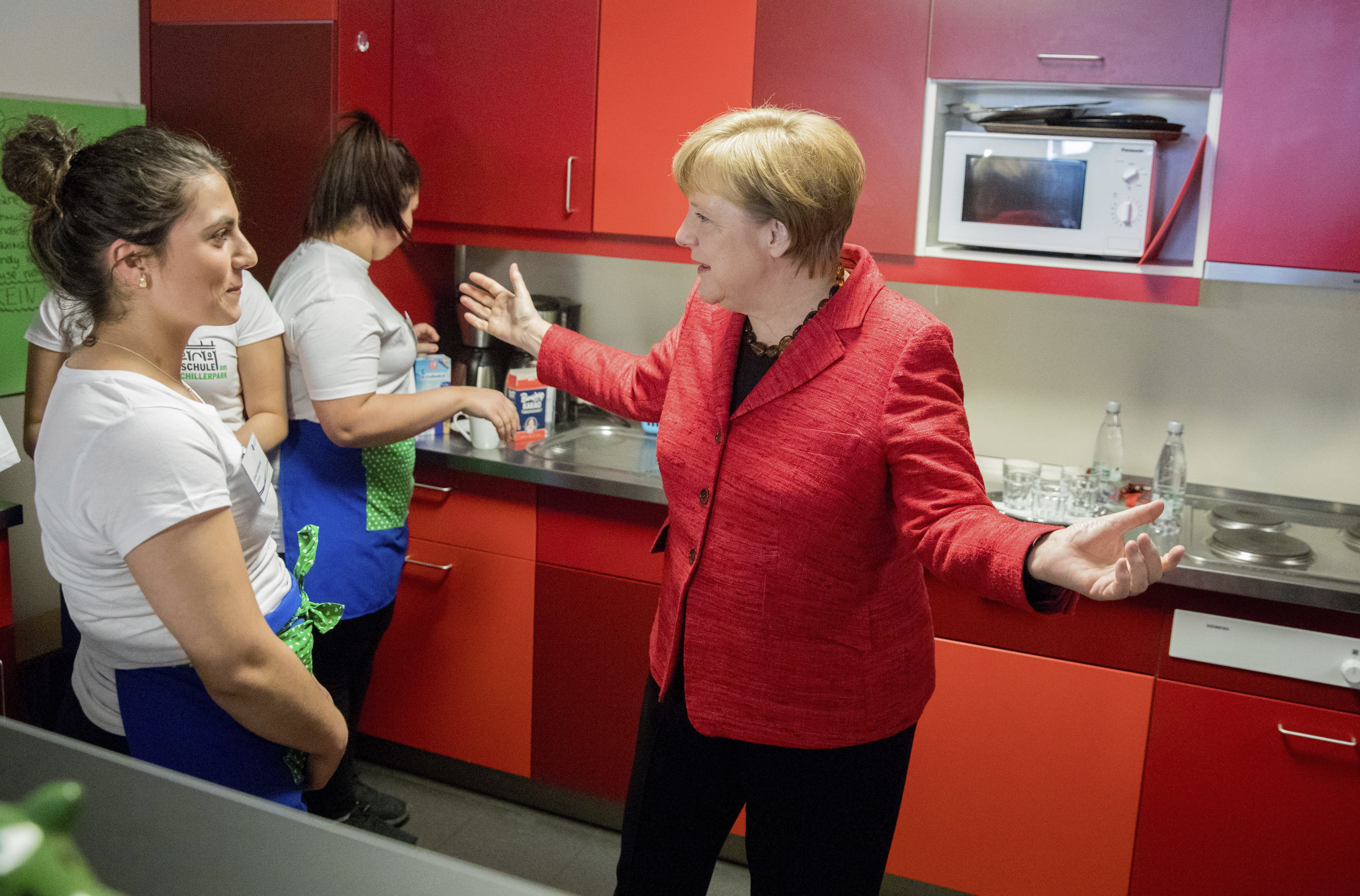 Тръмп не подаде ръка на Меркел при срещата им