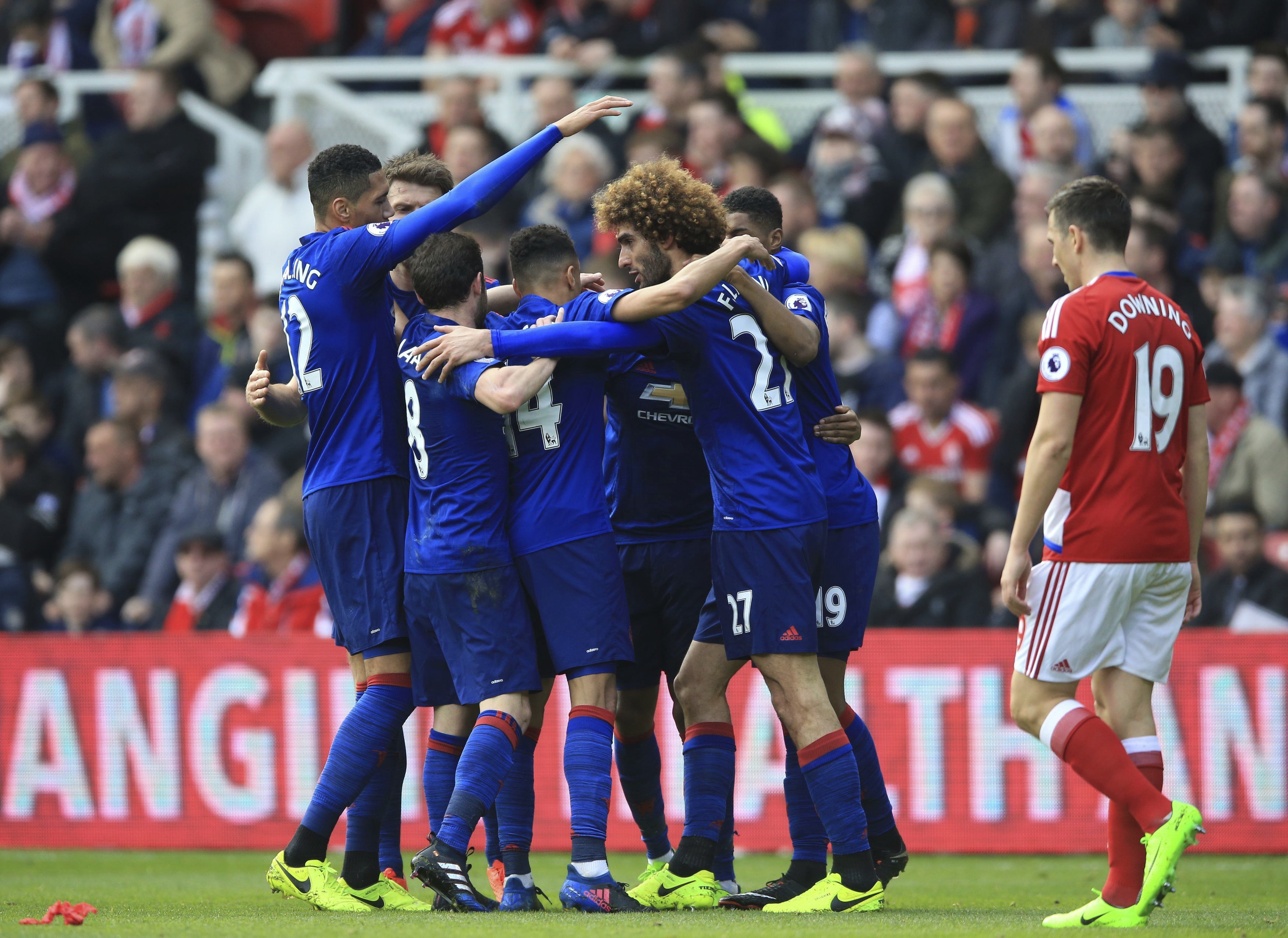 ”Юнайтед” мръдна от шестата позиция в Англия
