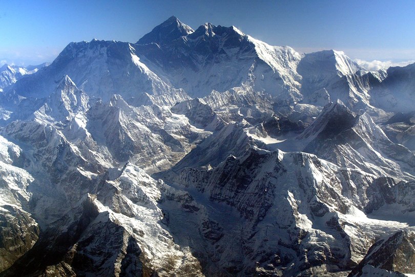Досега най-високата точка в света в света – вр. Еверест (8848 м), е била покорявана от 11 българи