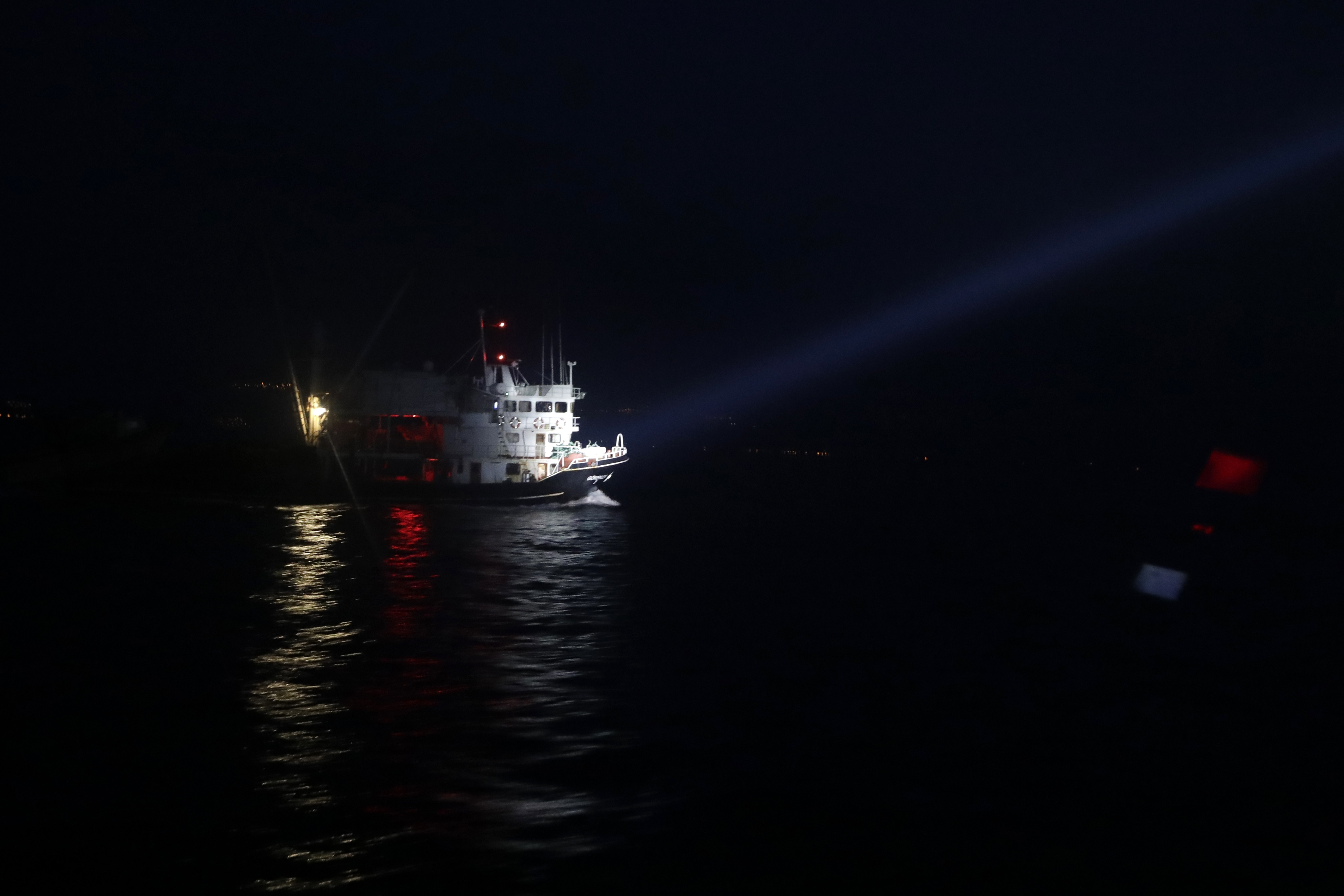 Кораб на гръцката брегова охрана патрулира в Егейско море срещу нелегално преминаване на мигранти