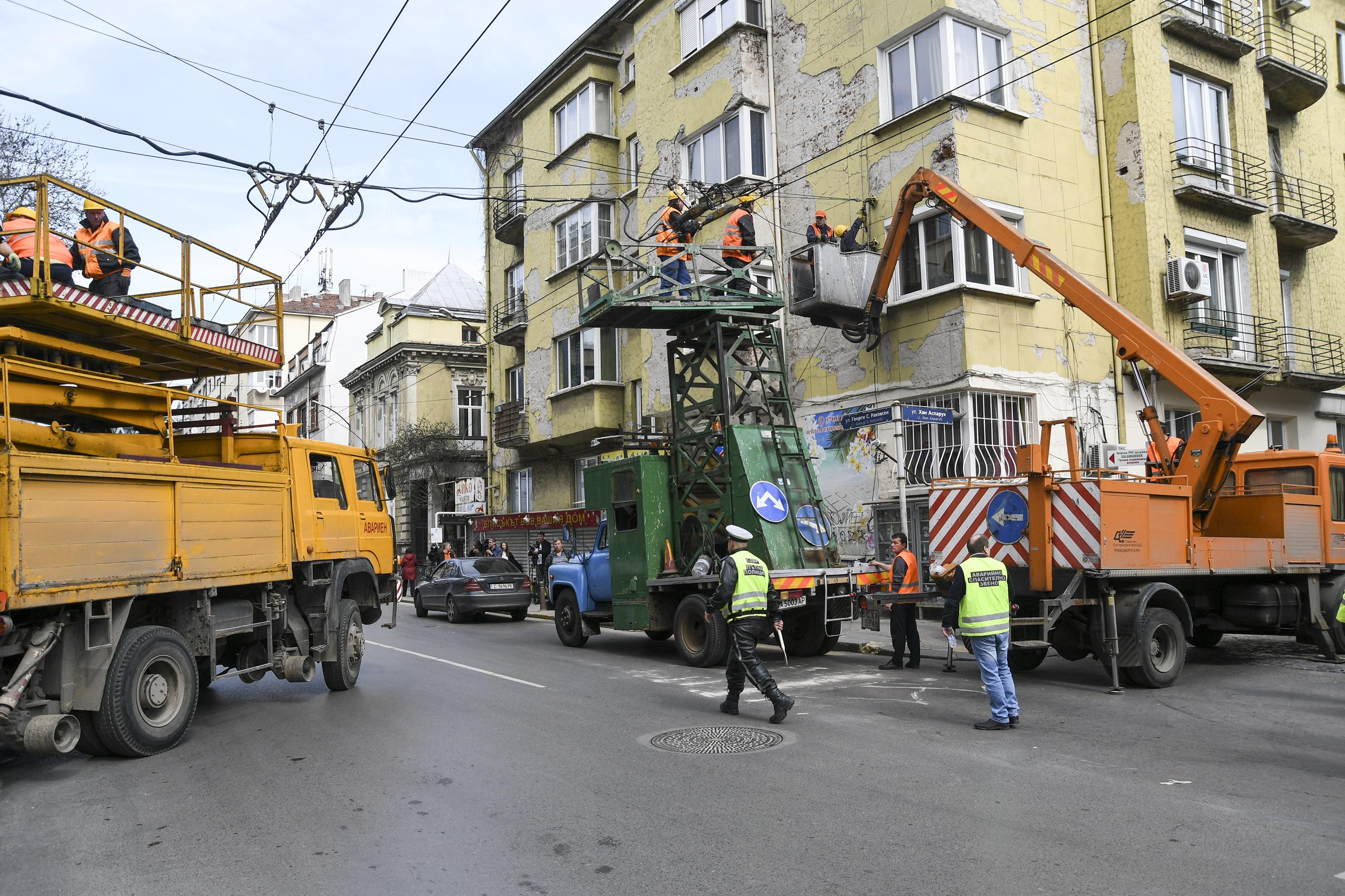 Електрически стълб падна в центъра на София