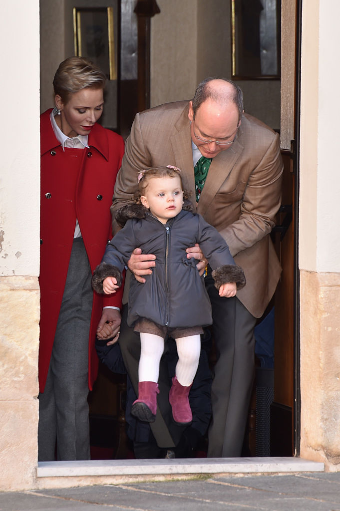 Принцеса Шарлийн и принц Албер II с дъщеря им принцеса Габриела