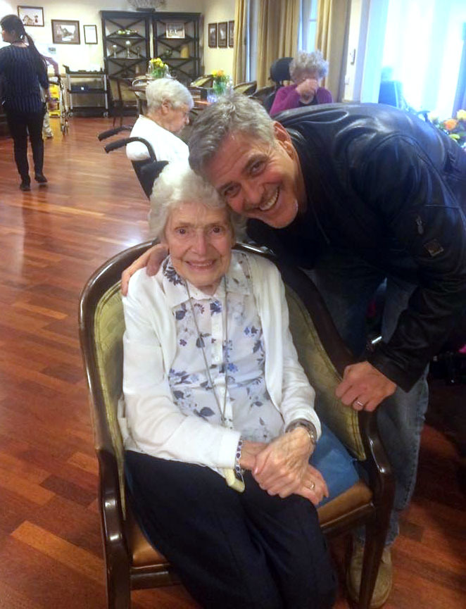 Клуни поздрави 87-годишна фенка за рождения ден