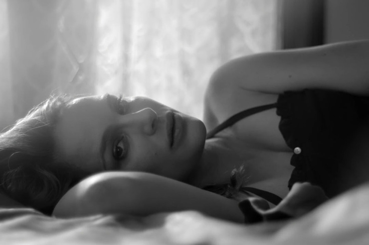 Натали Портман в клипа на ”My Willing Heart”