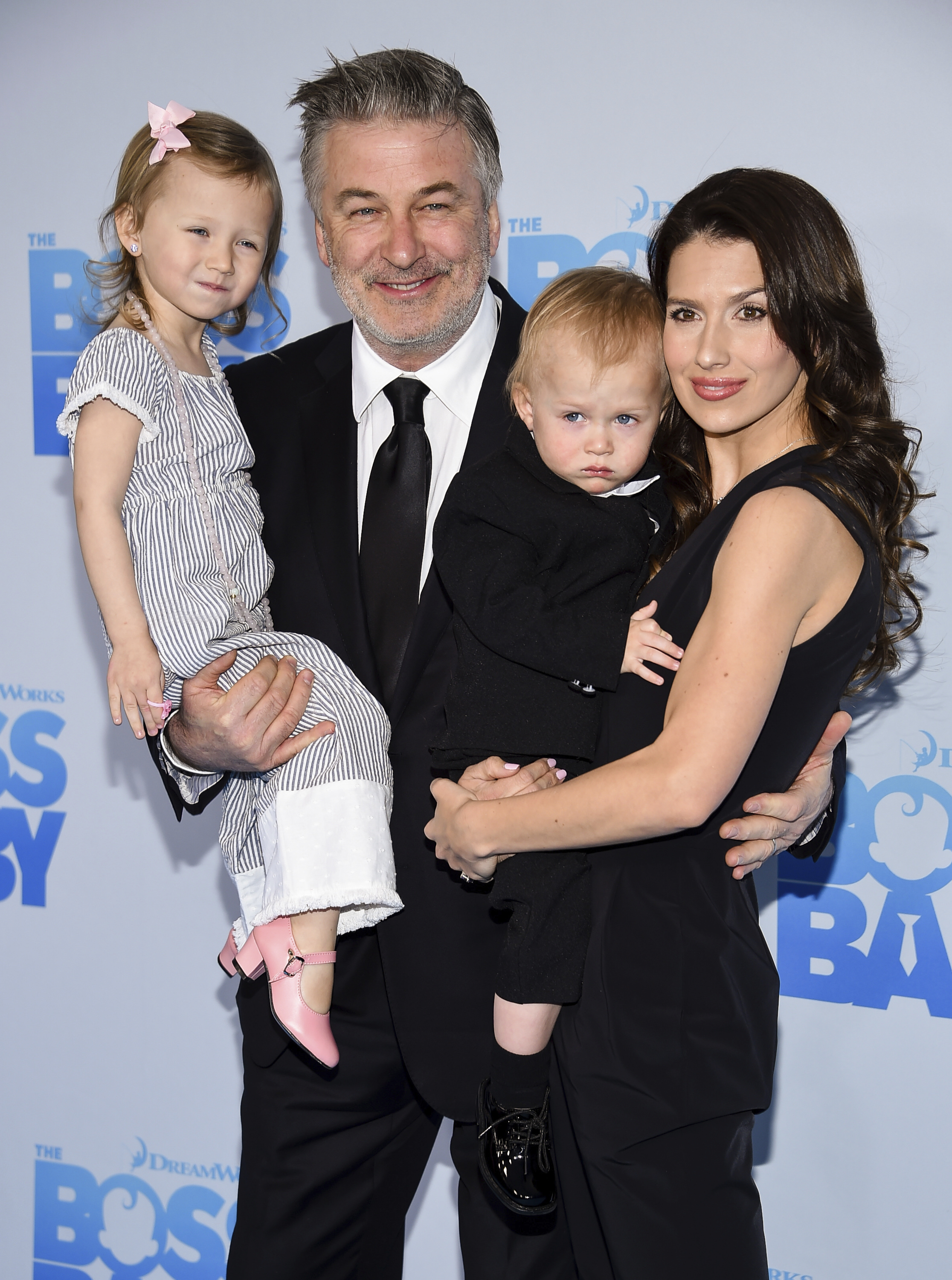 Алек Болдуин със съпругата си Хилария и децата им Кармен и Рафаел