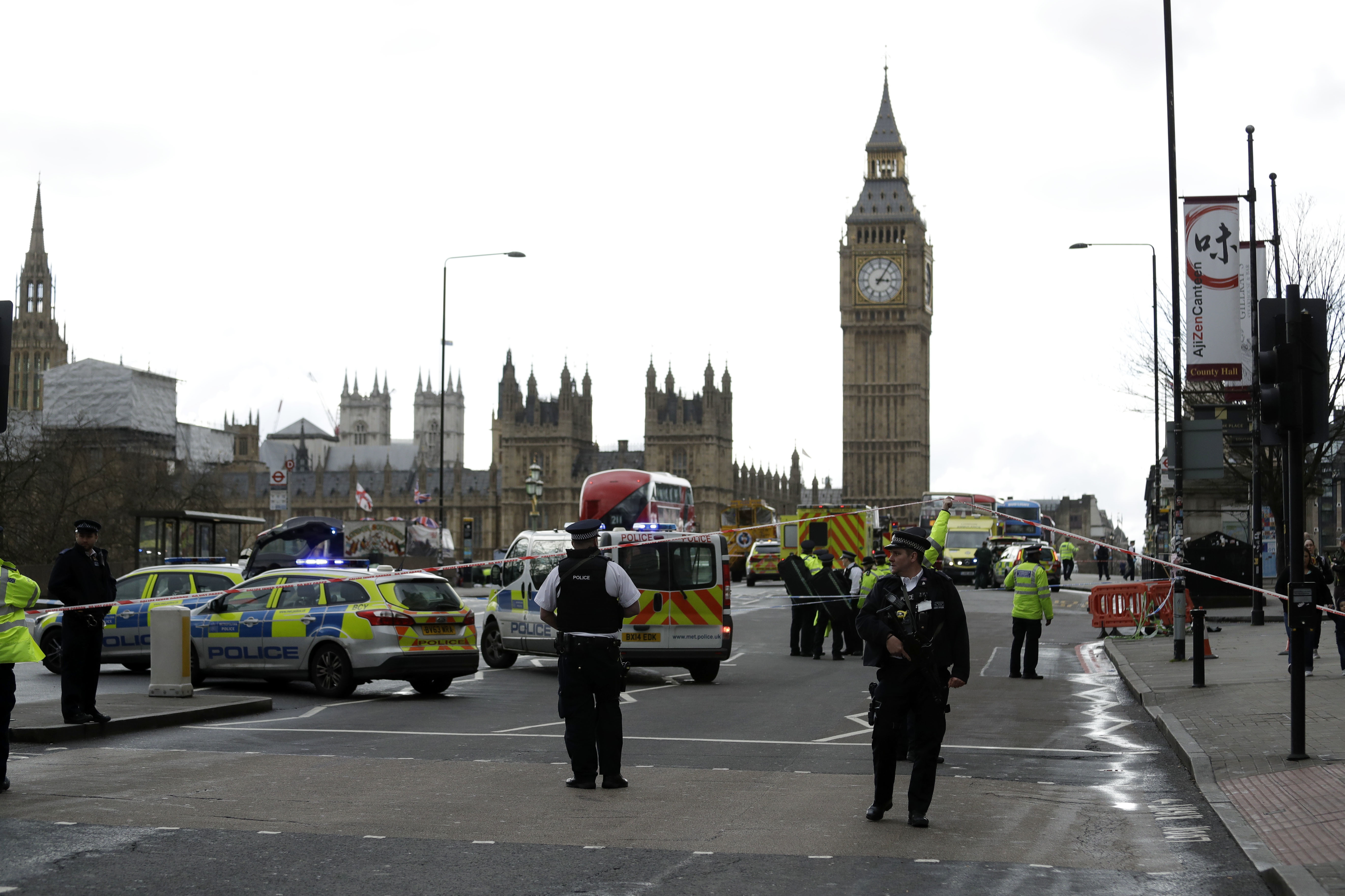 Прострелян е намушкалият полицай в Лондон (Обновена)