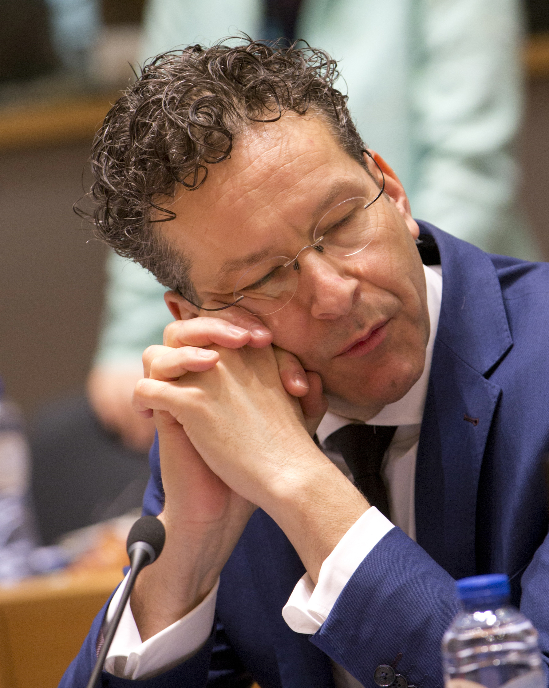Шефът на Еврогрупата се извини за ”алкохола и жените”