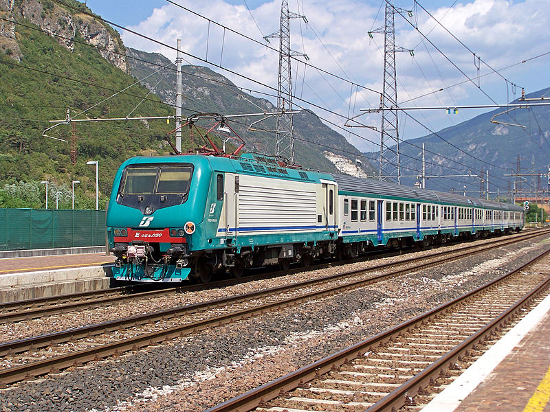 Влак дерайлира в Швейцария, 7 души са ранени