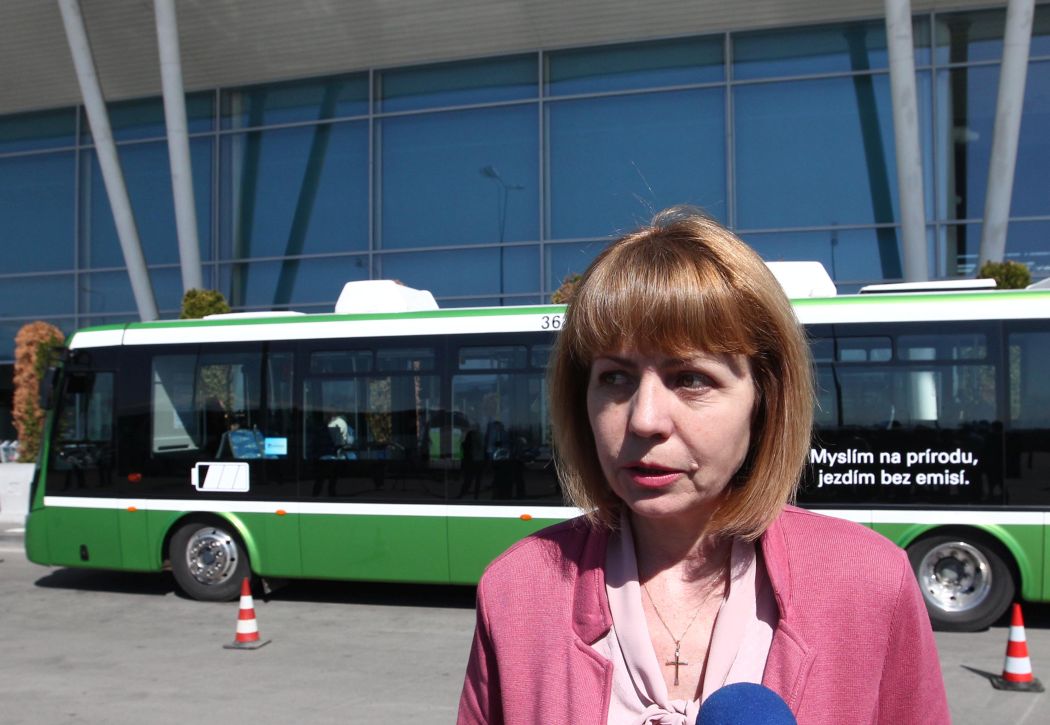 Нов електрически автобус тръгна в София(снимки)