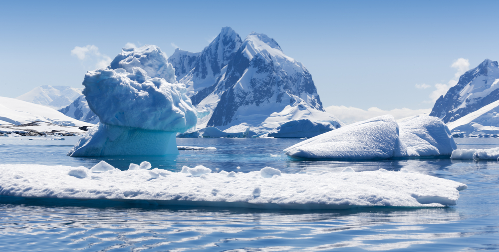 Рекордно малко лед в Антарктика