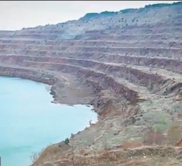 Рудник-езеро застрашава квартал в София