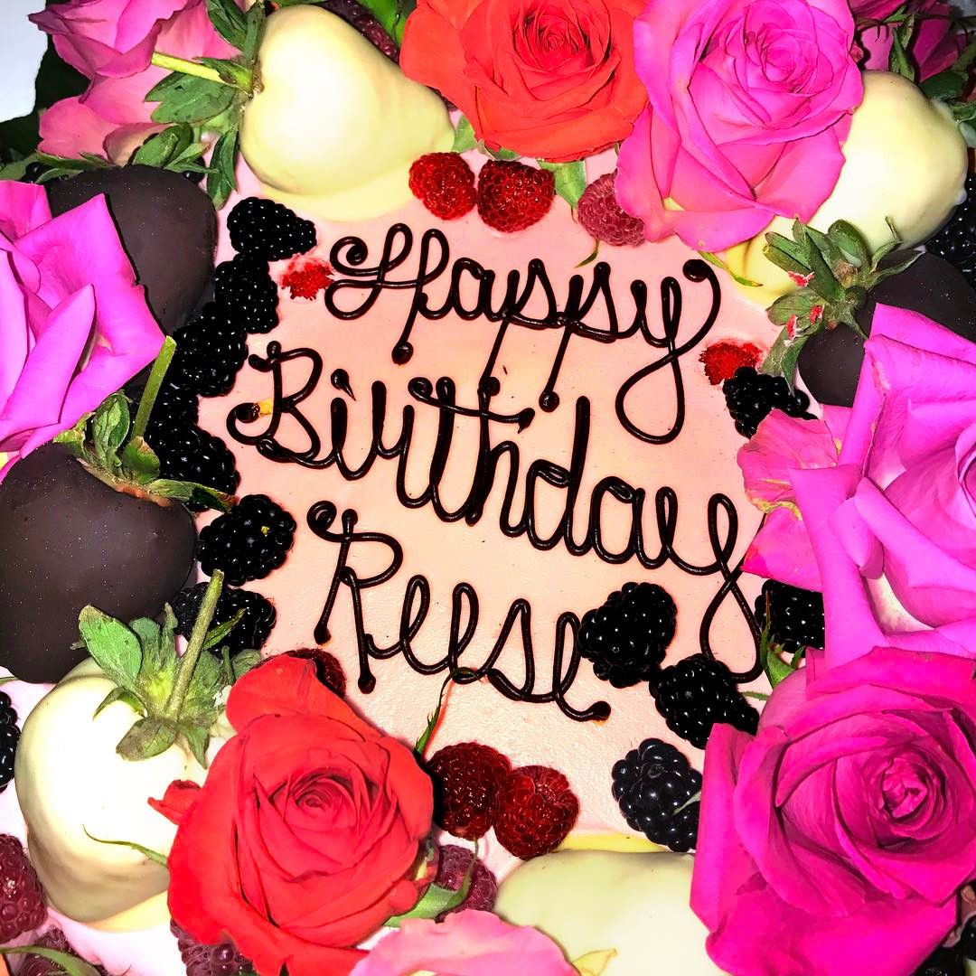 Тортата за 41-ия рожден ден на Рийз Уидърспуун