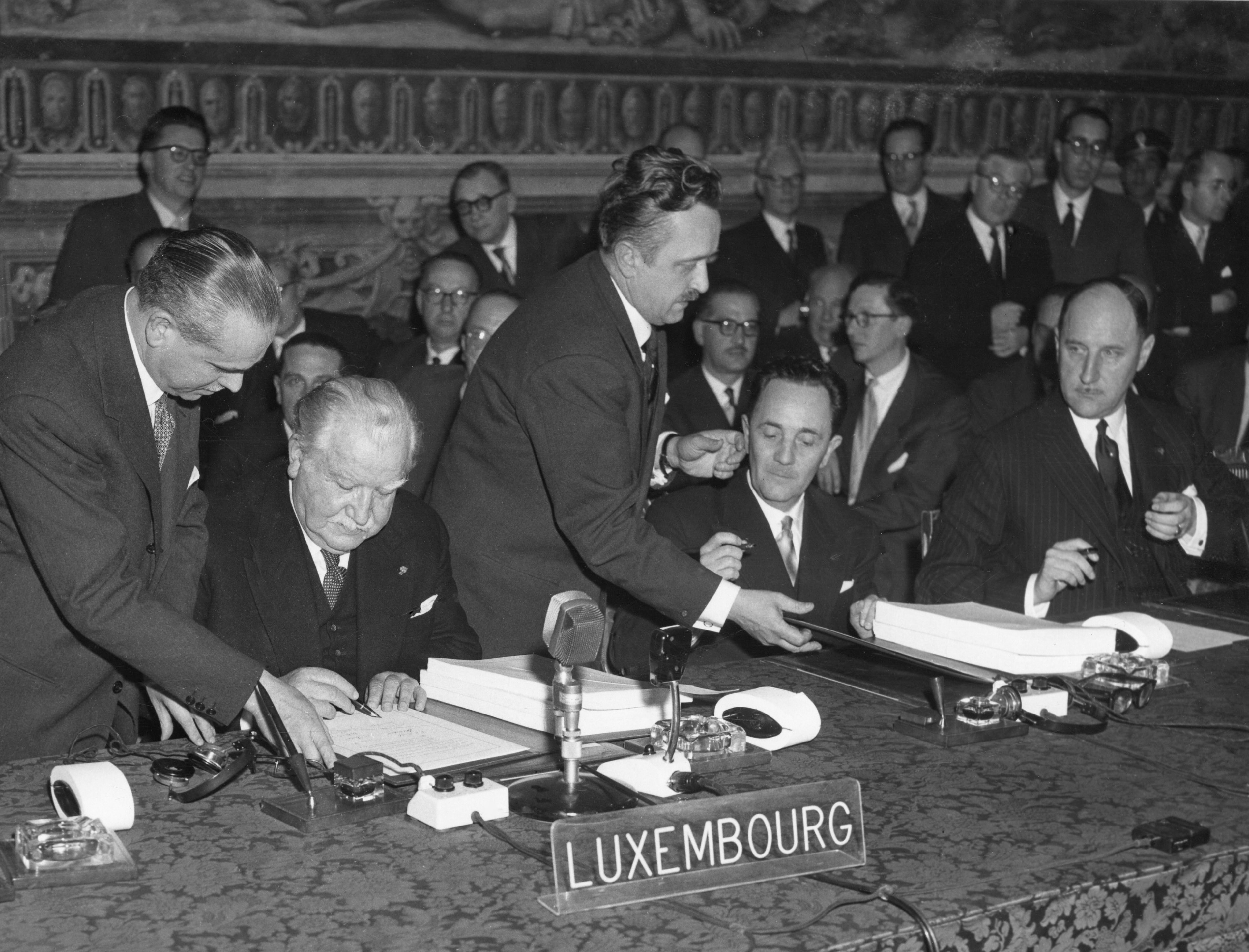 Подписването на Договор за Европейска икономическа общност (ЕИО)