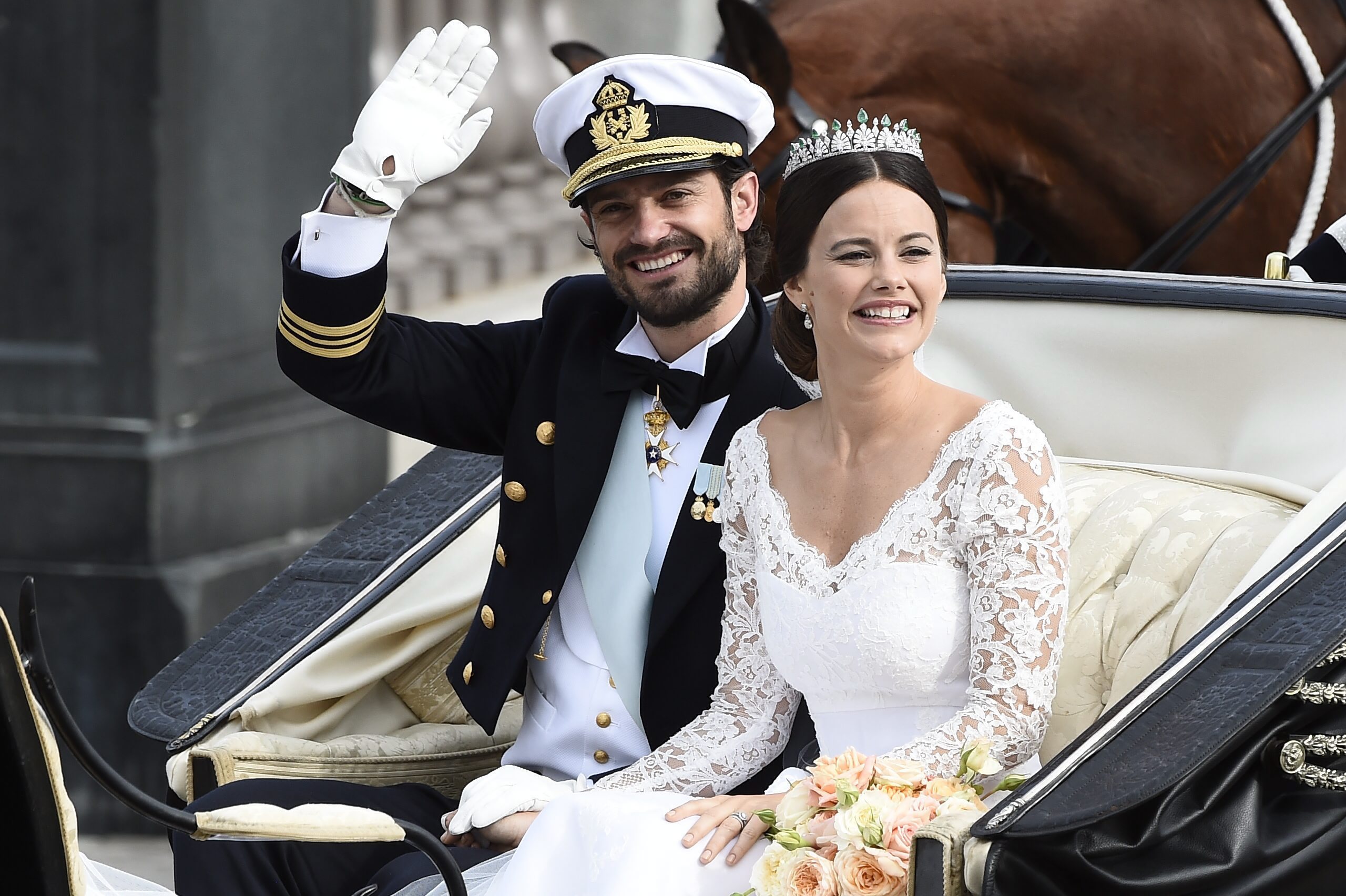 Шведският принц Карл Филип на сватбата си със София Хелквист