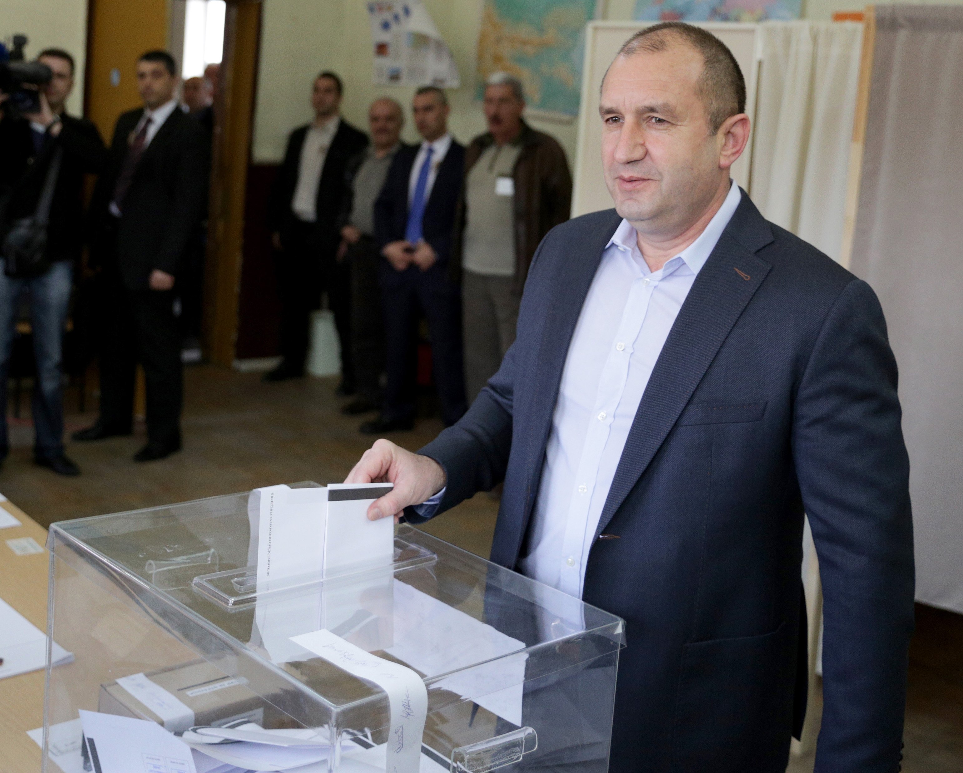Гласувах за една по-добра, модерна и просперираща България, каза Президентът Румен Радев