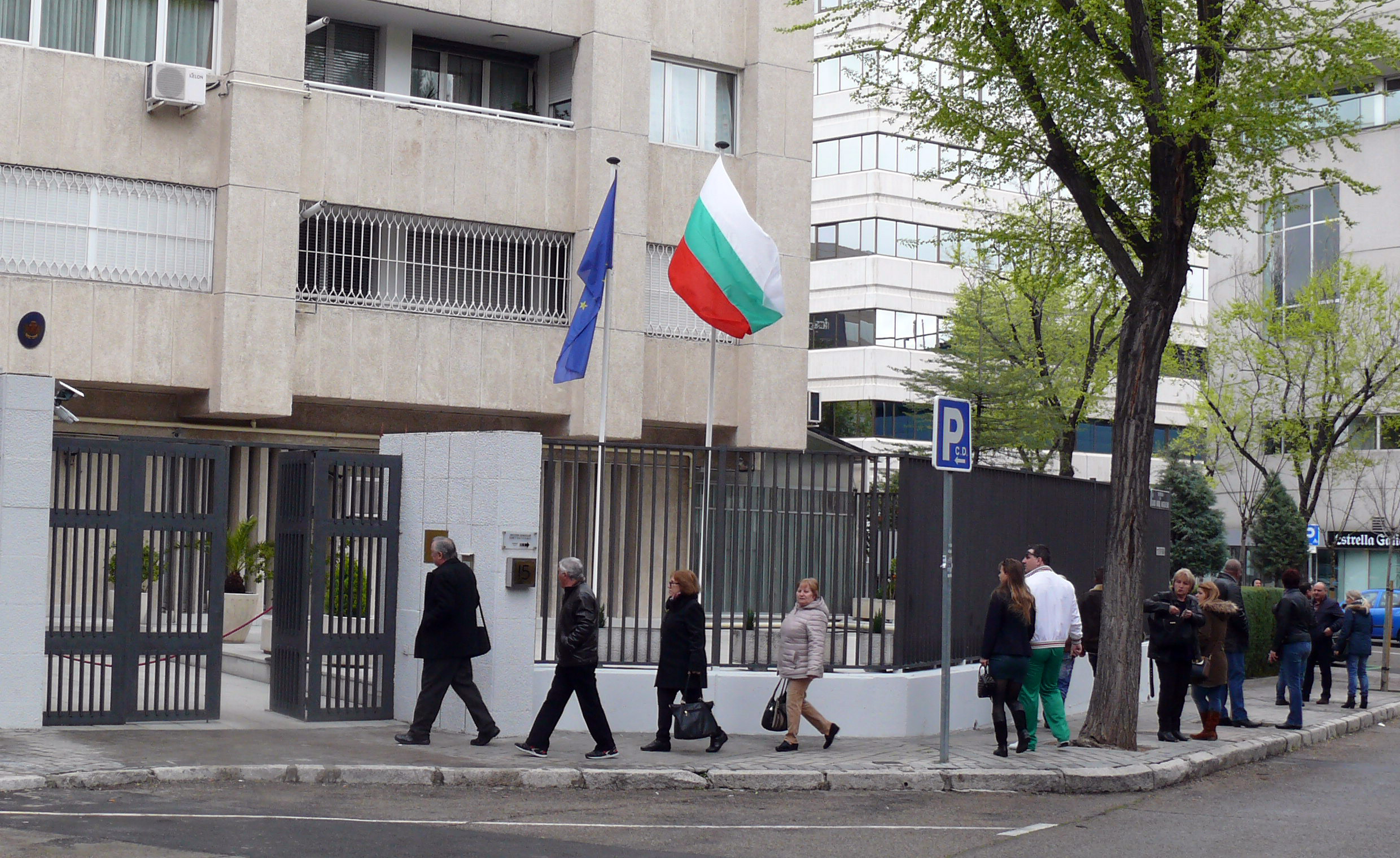 Българи гласуват на Парламентарни избори'2017 във Валенсия