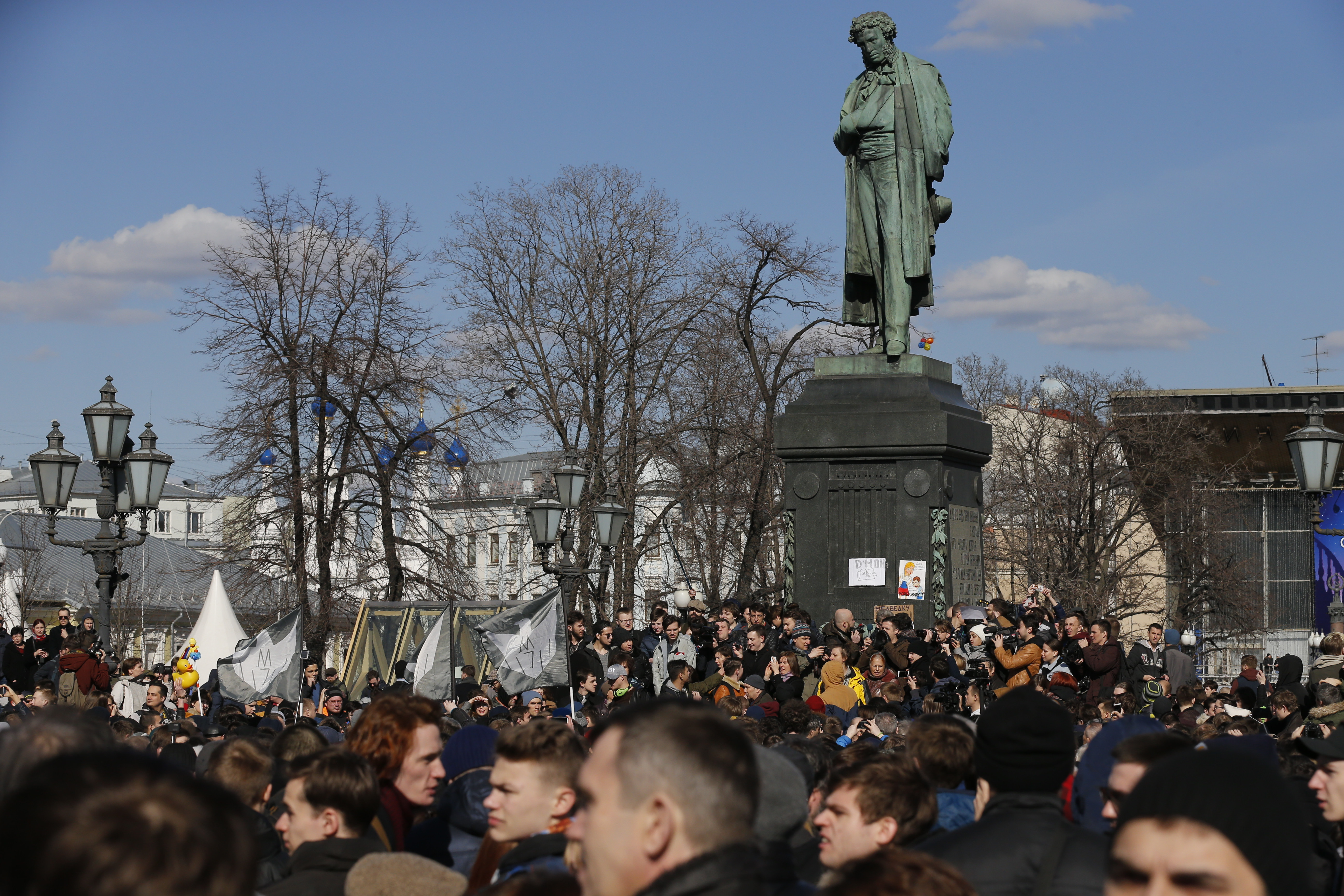 Паметникът на Пушкин в Москва е традиционно сборно място за протести