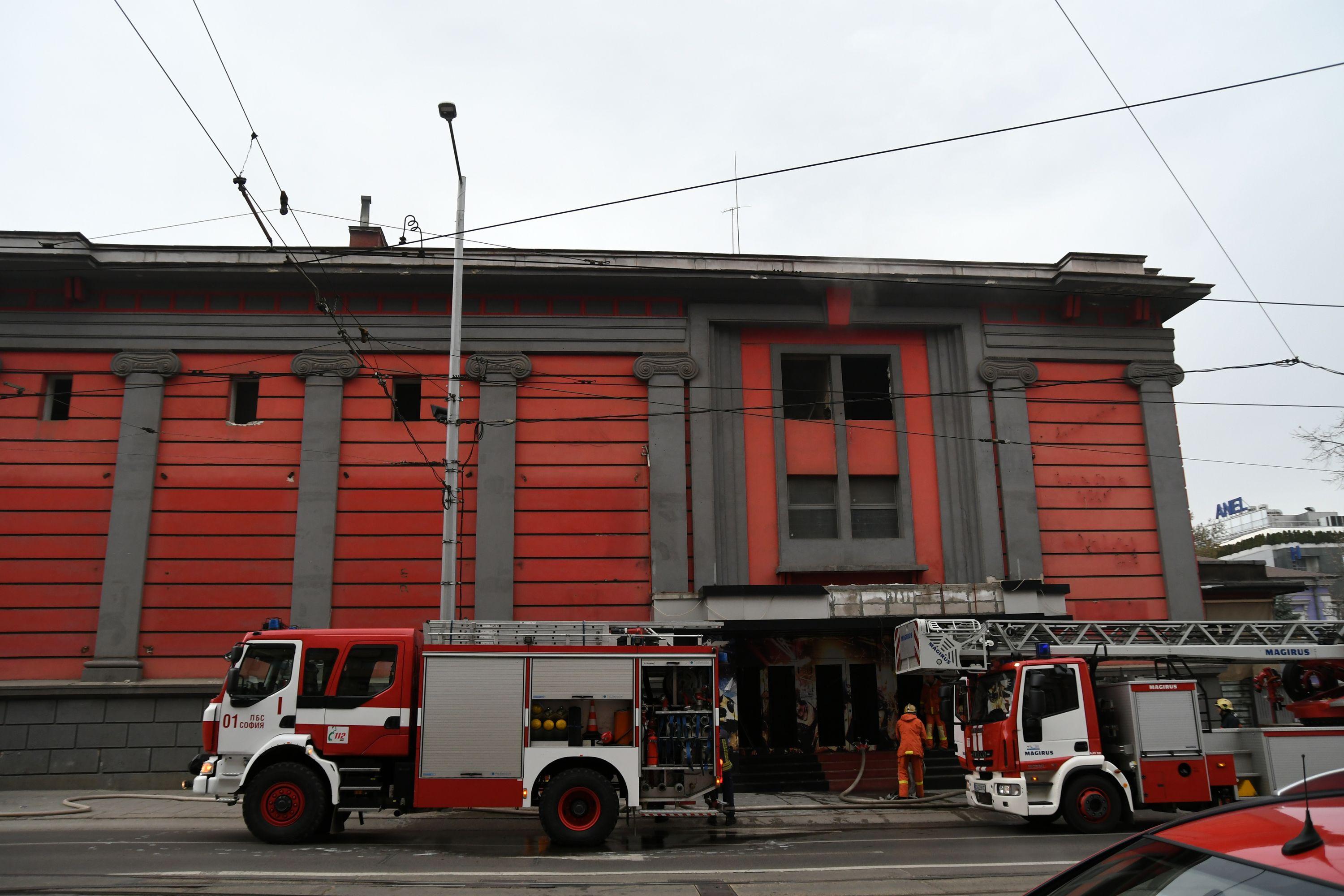 На мястото на пожара в центъра на столицата свовременно пристигнаха пожарникари