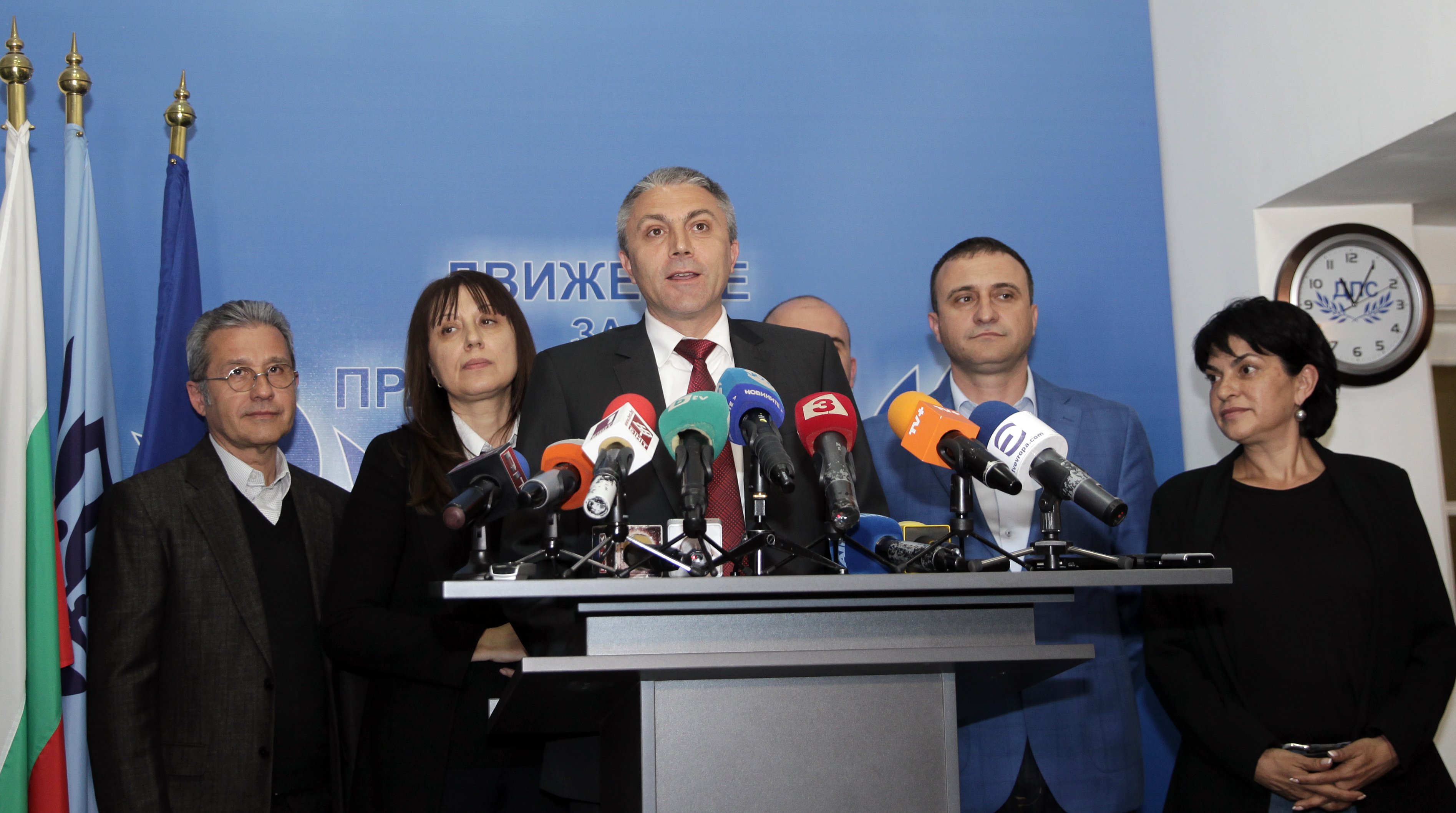 Председателят на ДПС Мустафа Карадайъ даде пресконференция