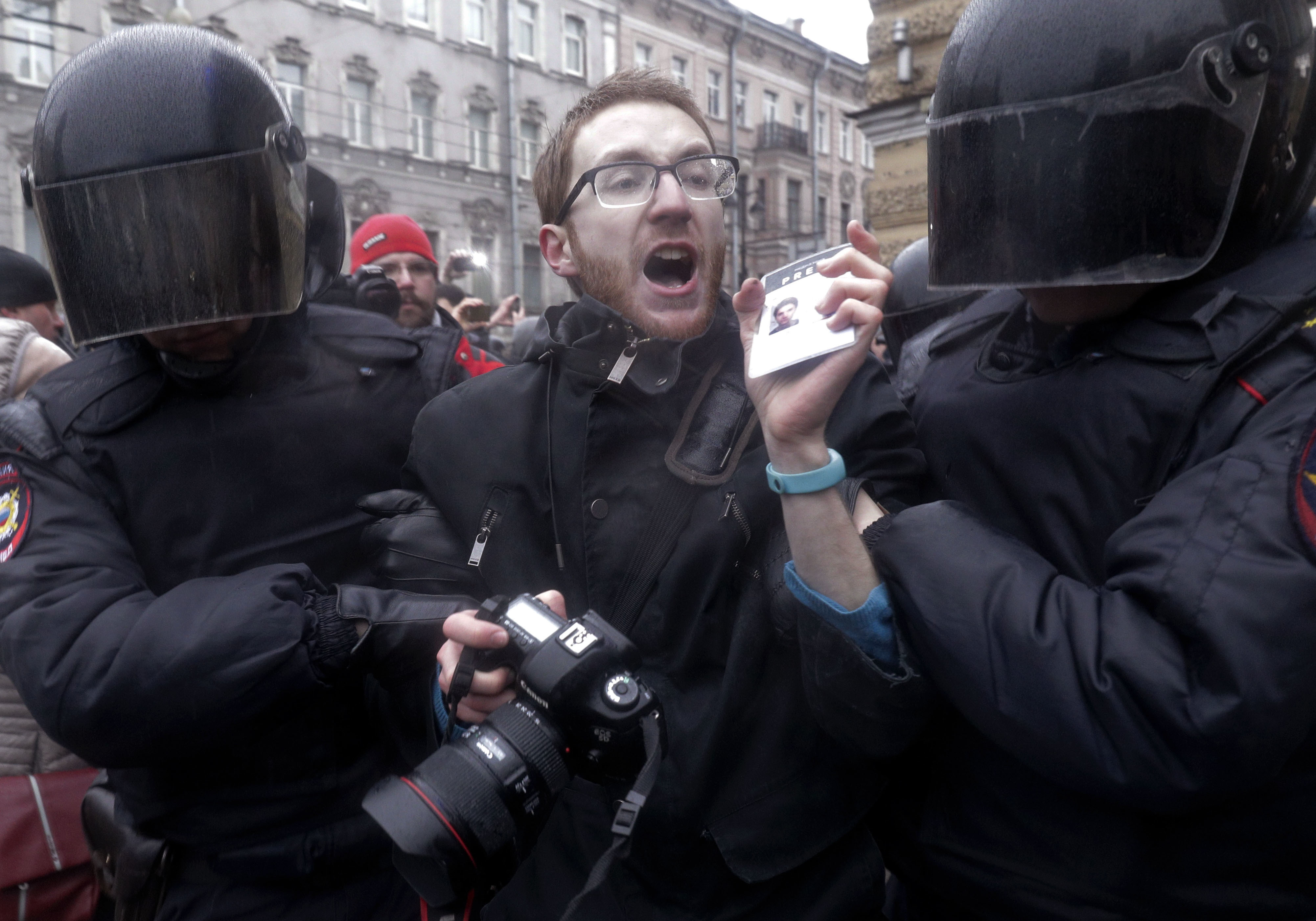 Арест на журналист по време на протестите в Русия миналия месец