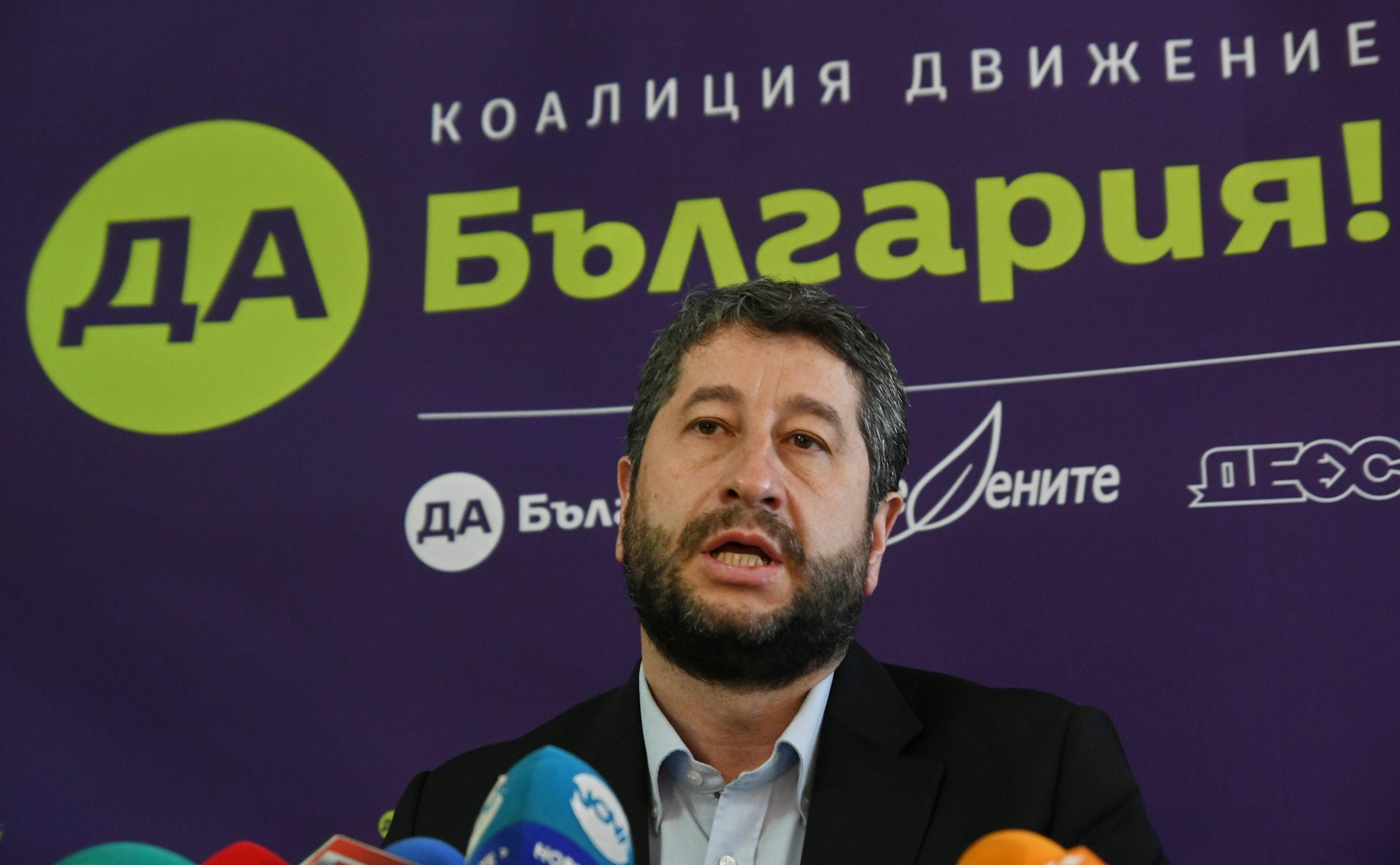 Лидерът на ”Да, България” изрази съмнения, че в прокуратурата ”на трупчета” стои разследване срещу него