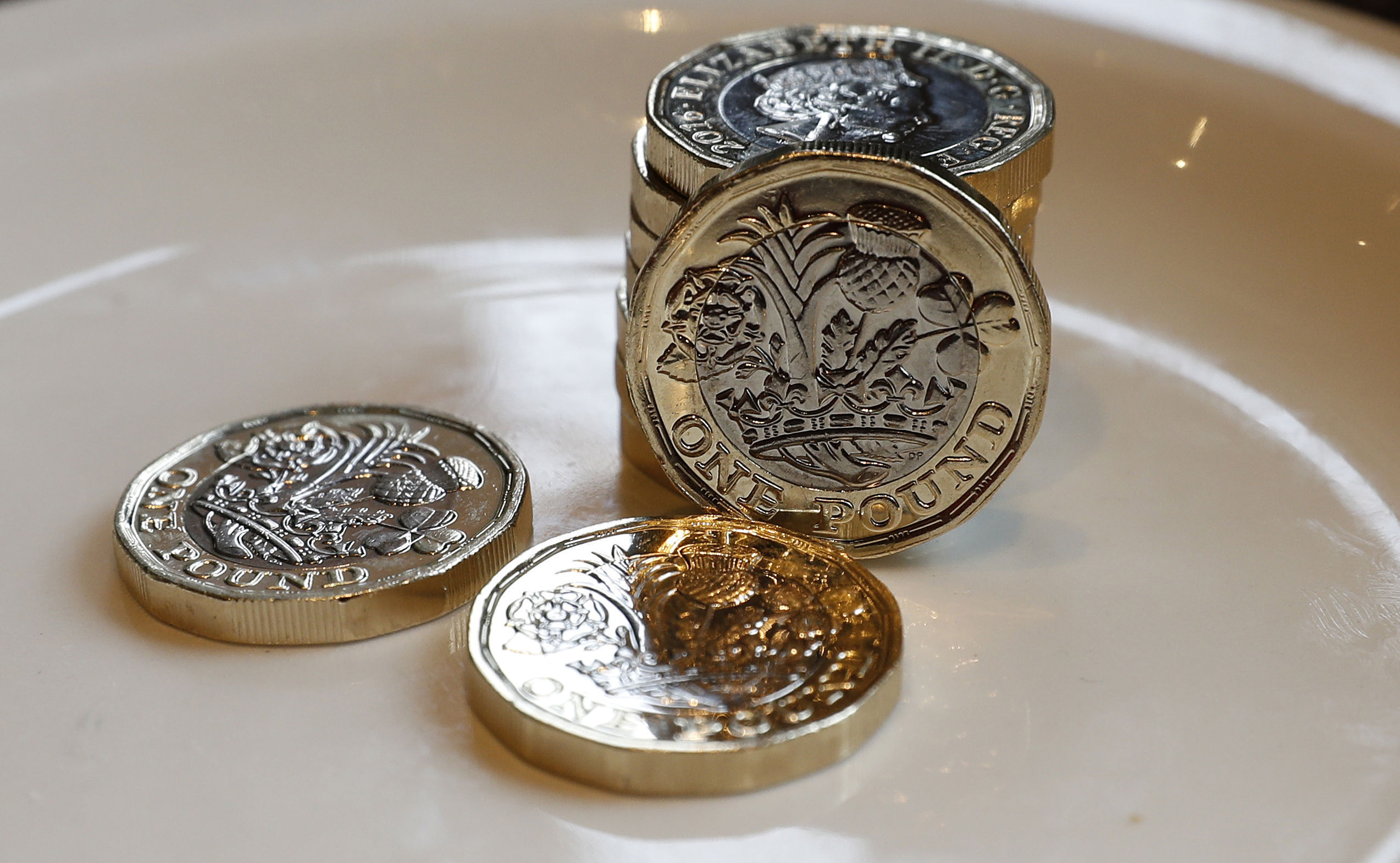 Нова монета от 1 британска лира