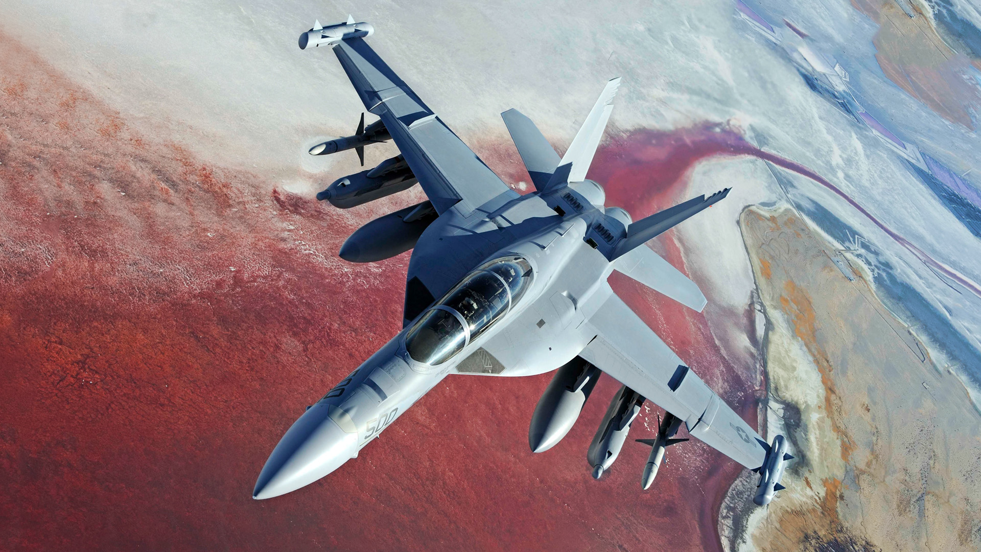 F-18 е на въоръжение в САЩ, Канада, Испания, Швейцария, Финландия, Кувейт и Малайзия