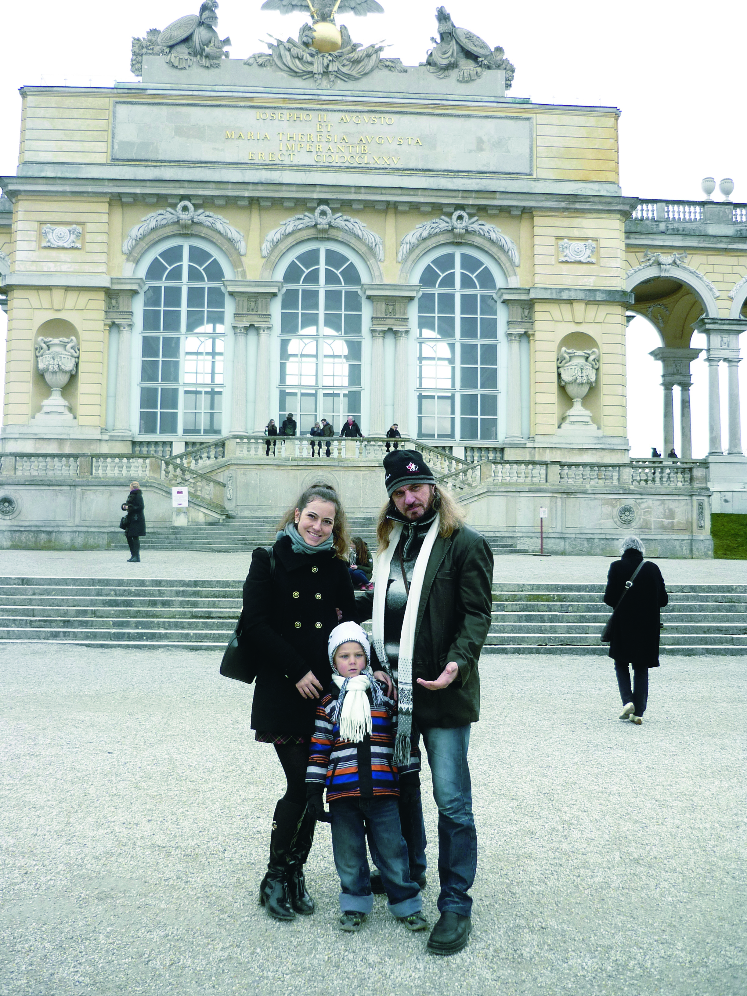 Коцето Калки с Мартина и сина им във Виена