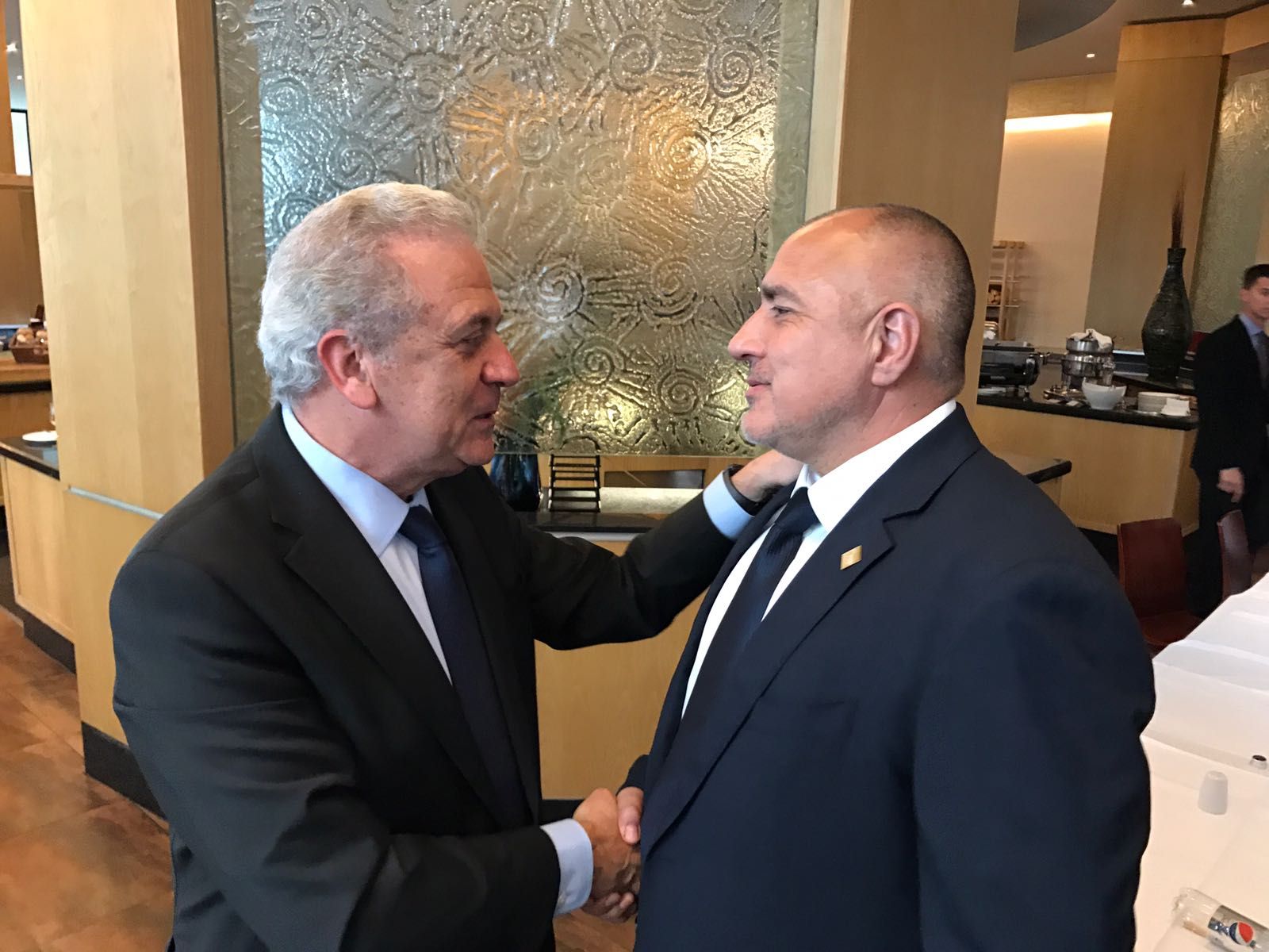Димитрис Аврамопулос и Бойко Борисов са на среща на ЕНП в Малта
