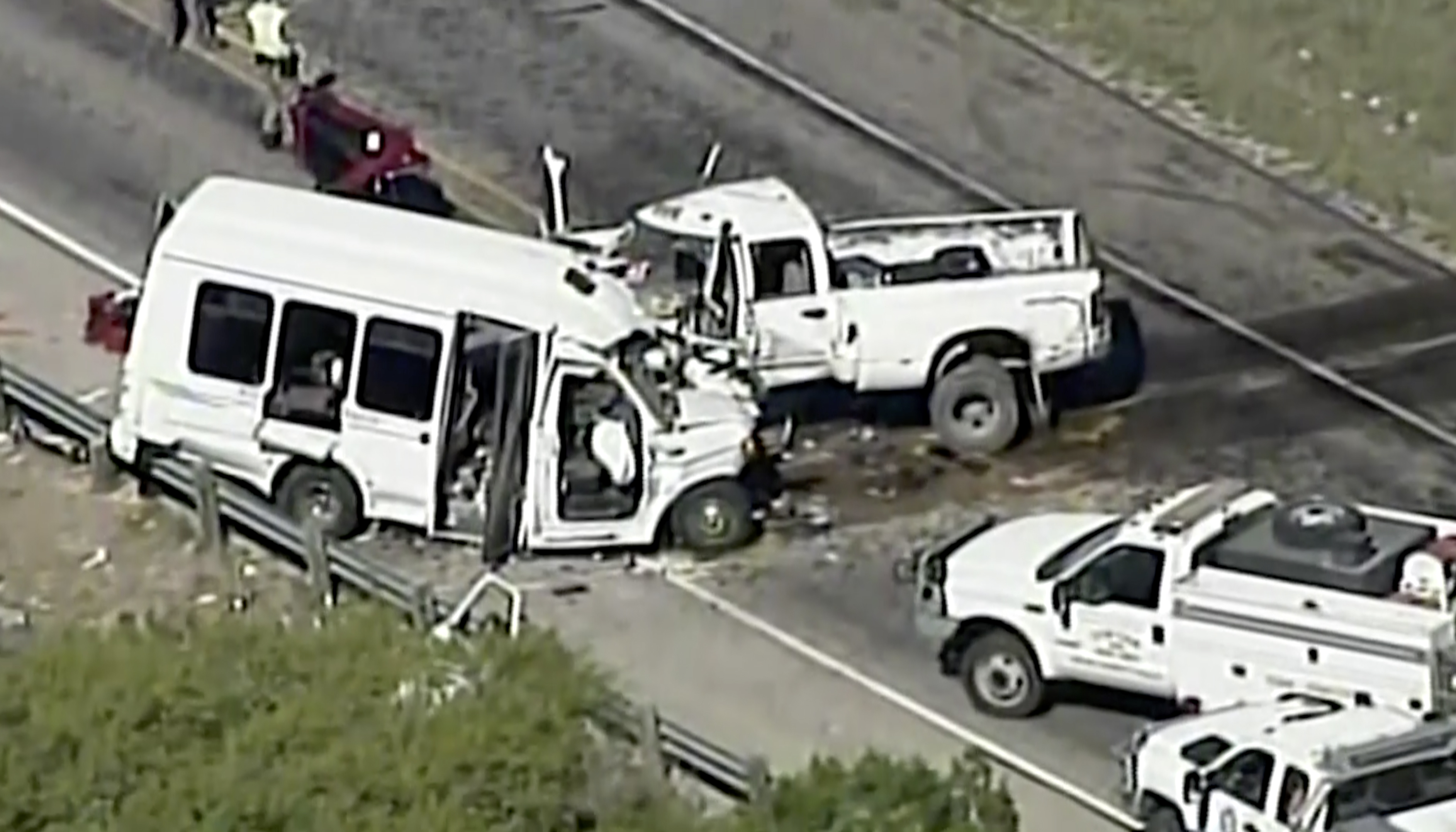 12 души загинаха в Тексас при челен удар между камион и бус