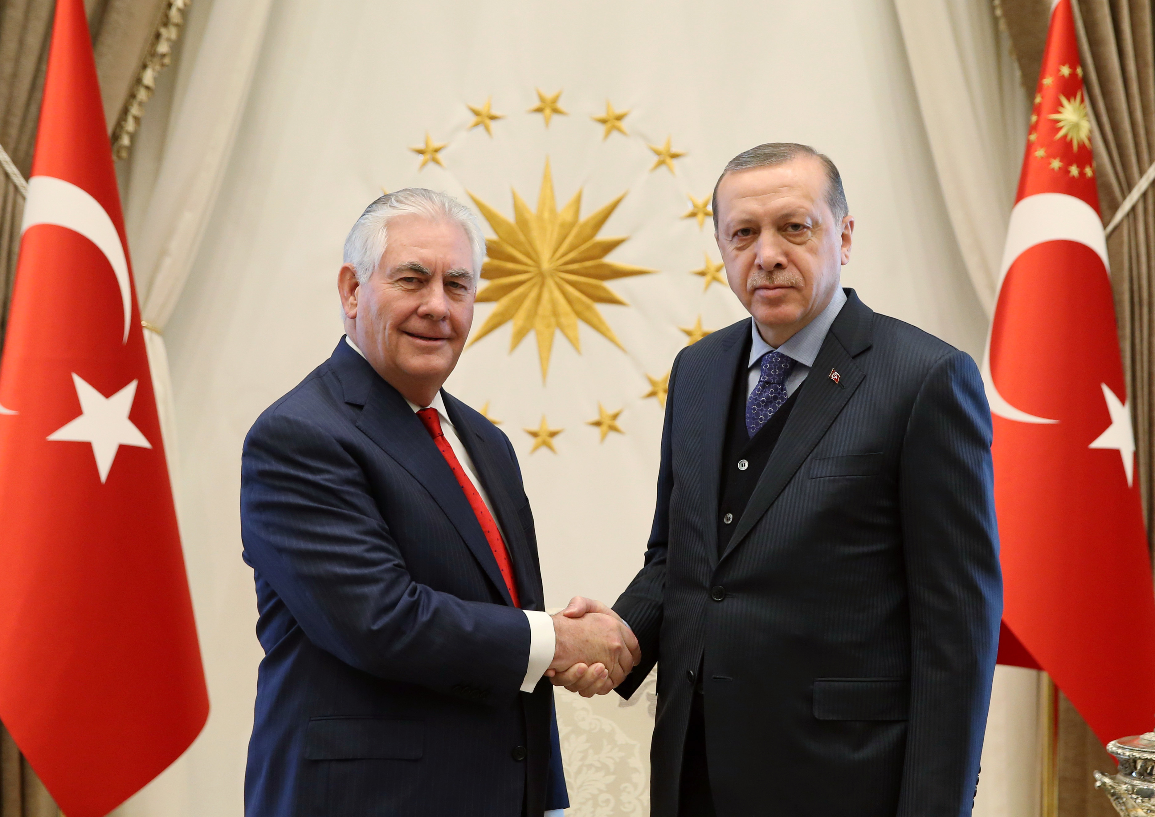 Турция призова САЩ да работят с ”легитимни сили” срещу ИДИЛ