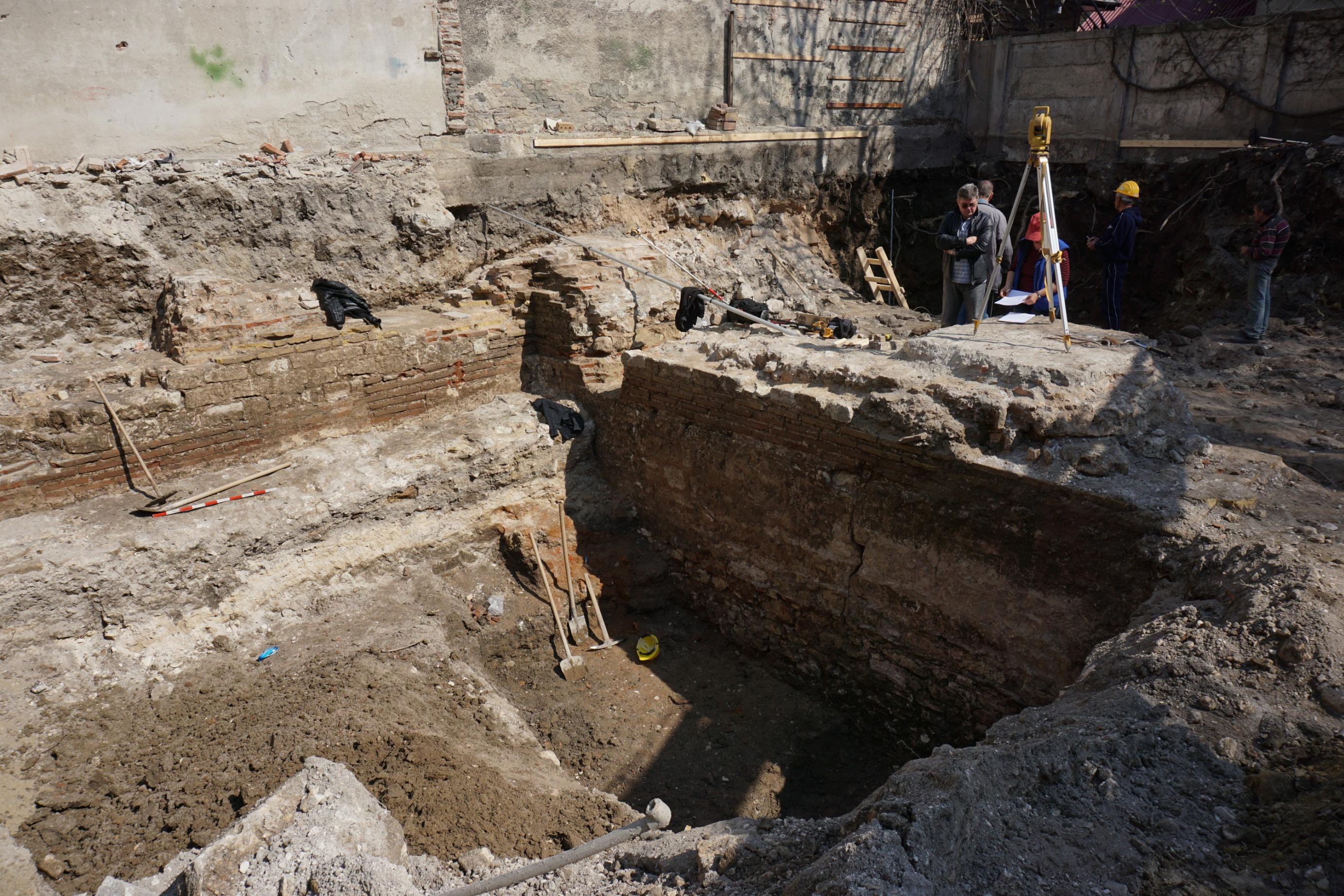Стени на римска сграда откриха във Варна