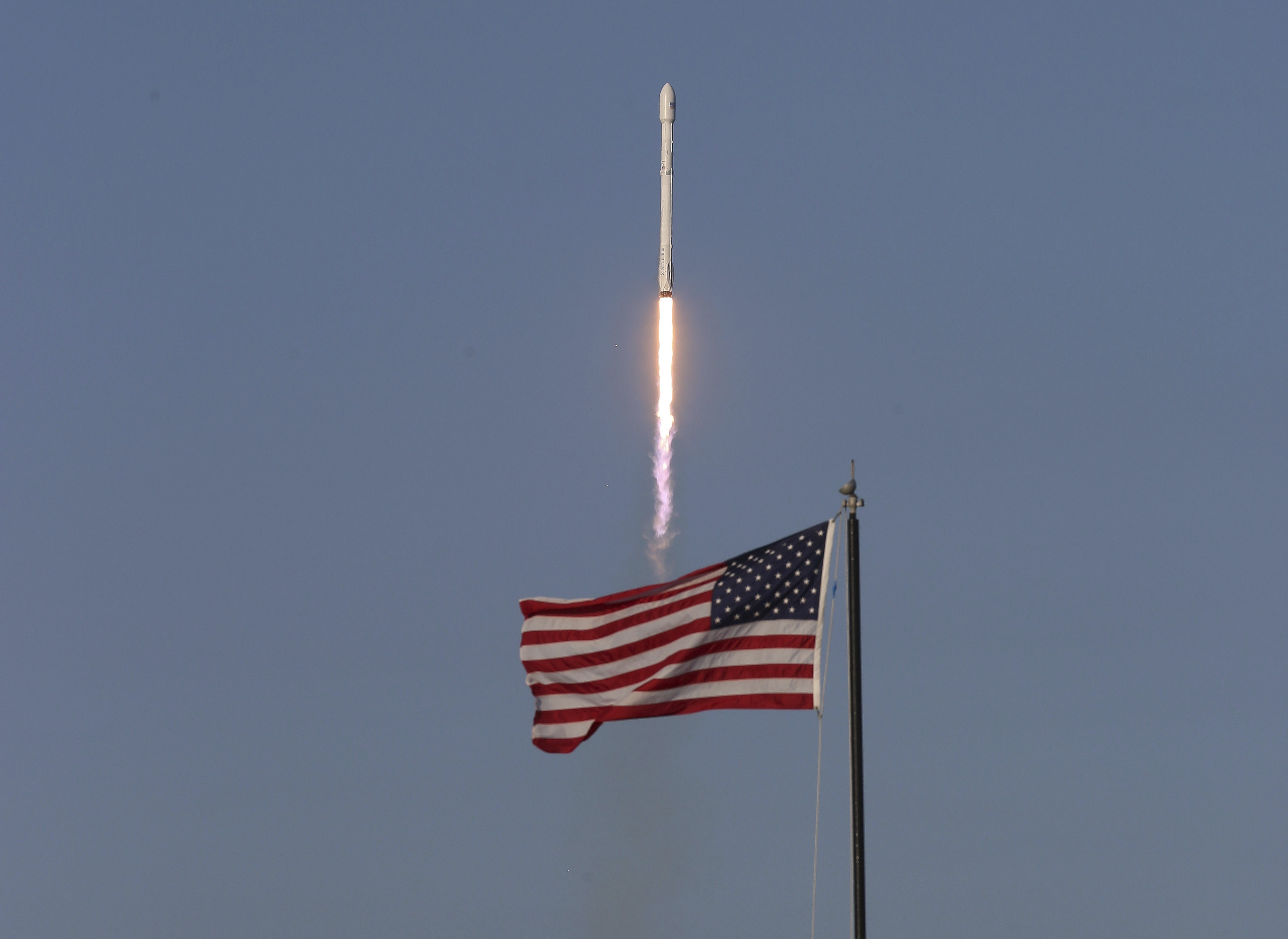 SpaceX с 6 изстрелвания през април