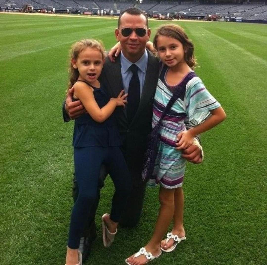 Алекс Родригес с дъщерите си